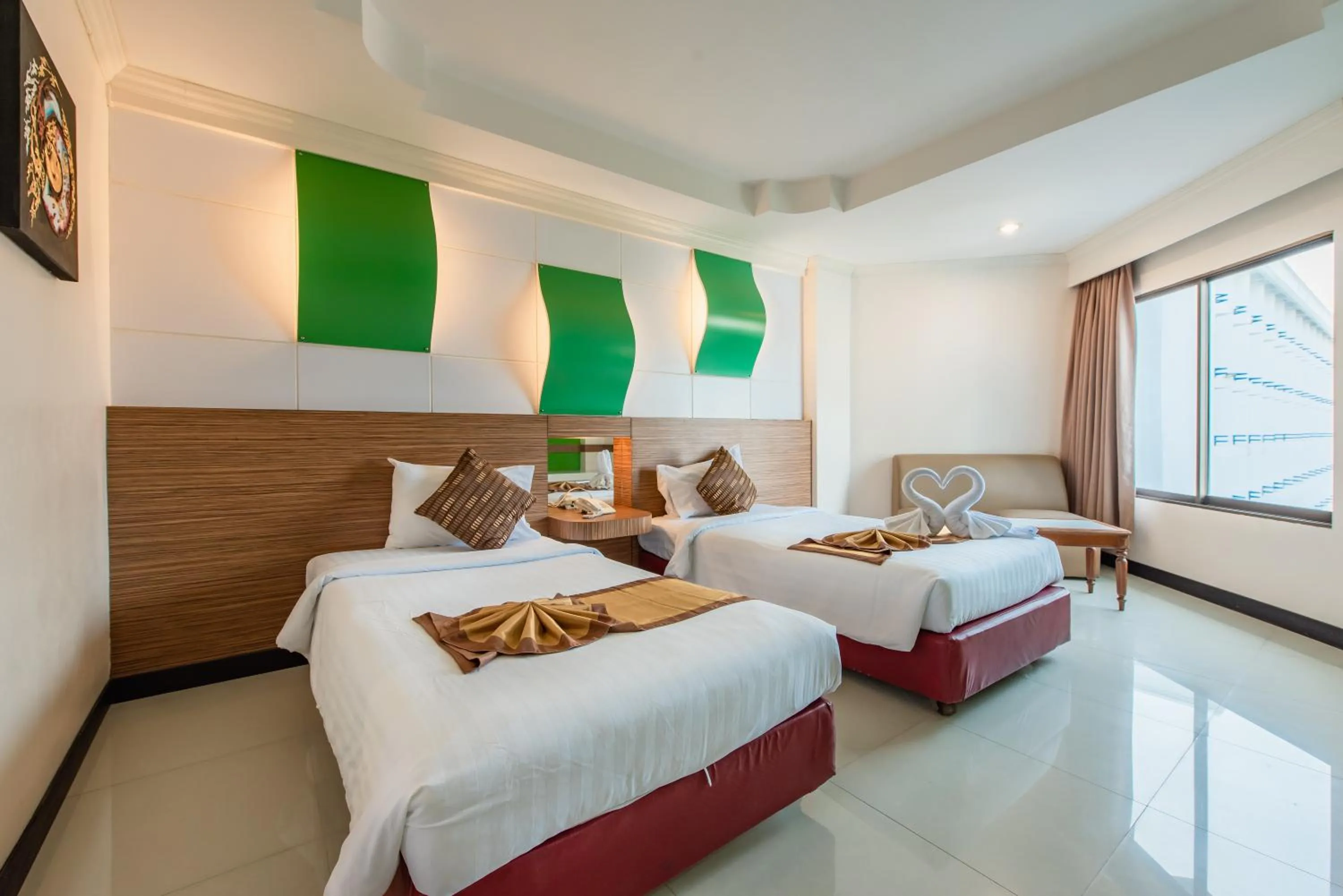 Photo of the whole room, Bed in Caesar Palace Hotel