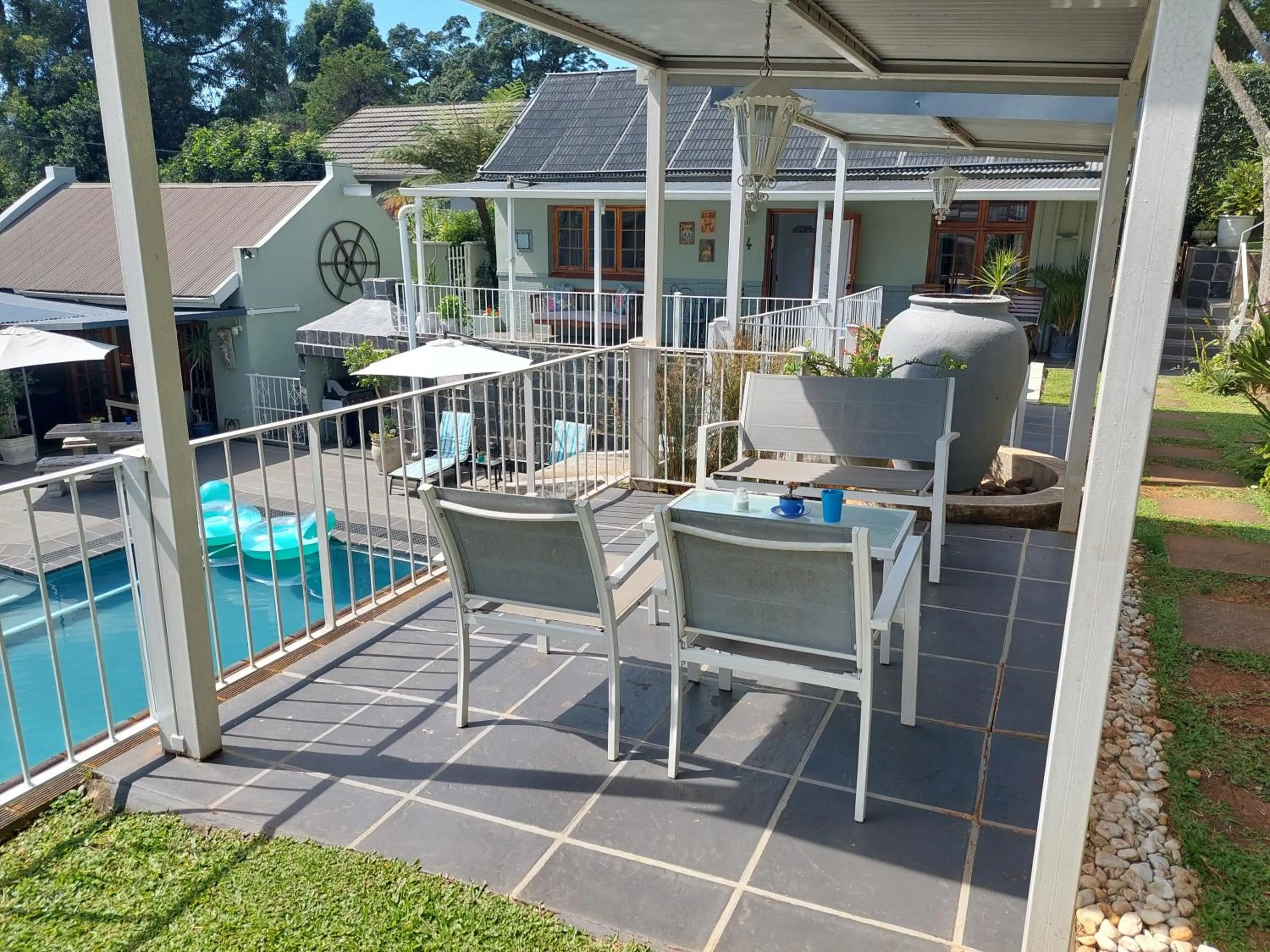 Seating area in Apartment 7 On Oakleigh