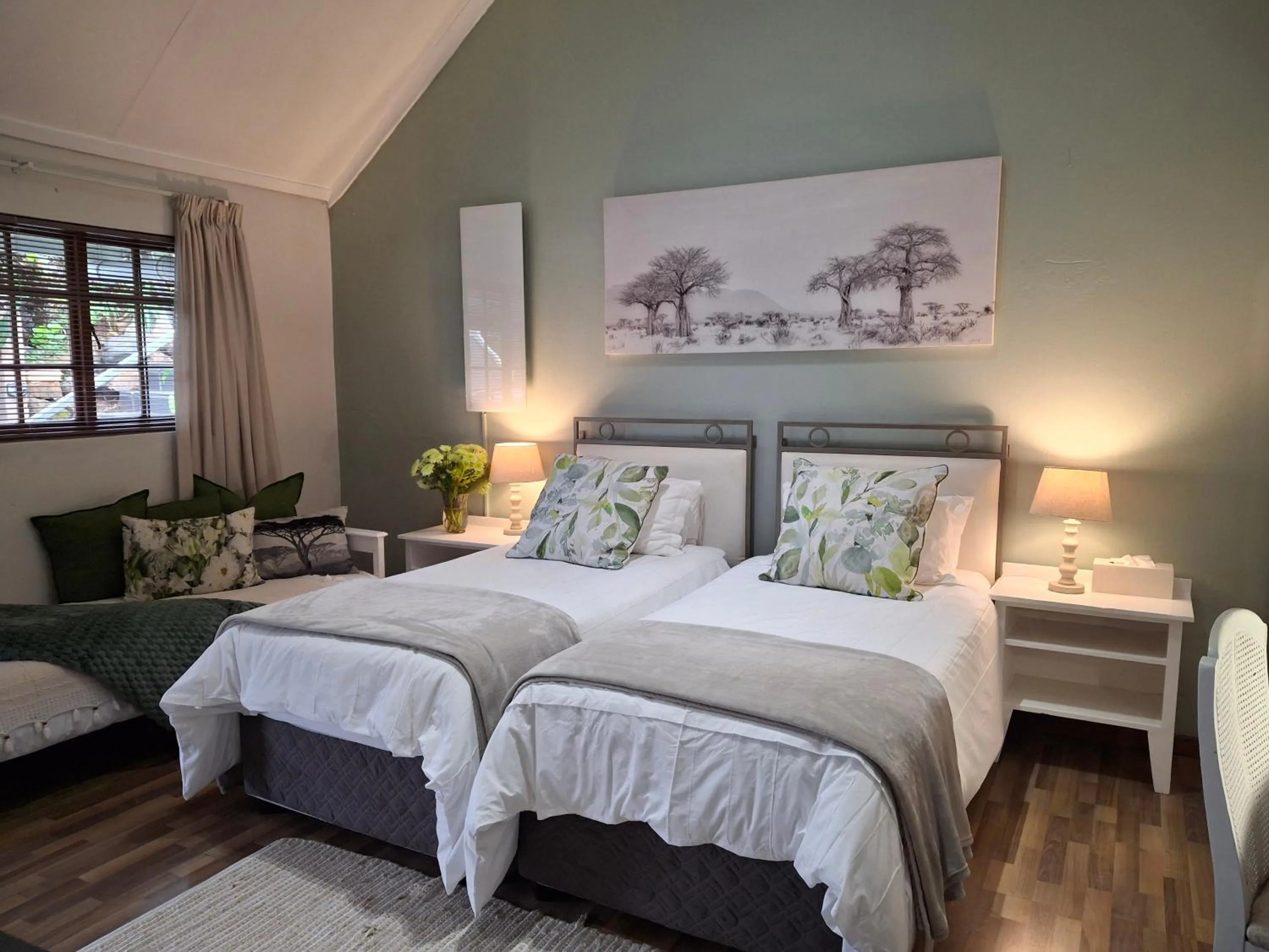 Bedroom, Bed in Apartment 7 On Oakleigh