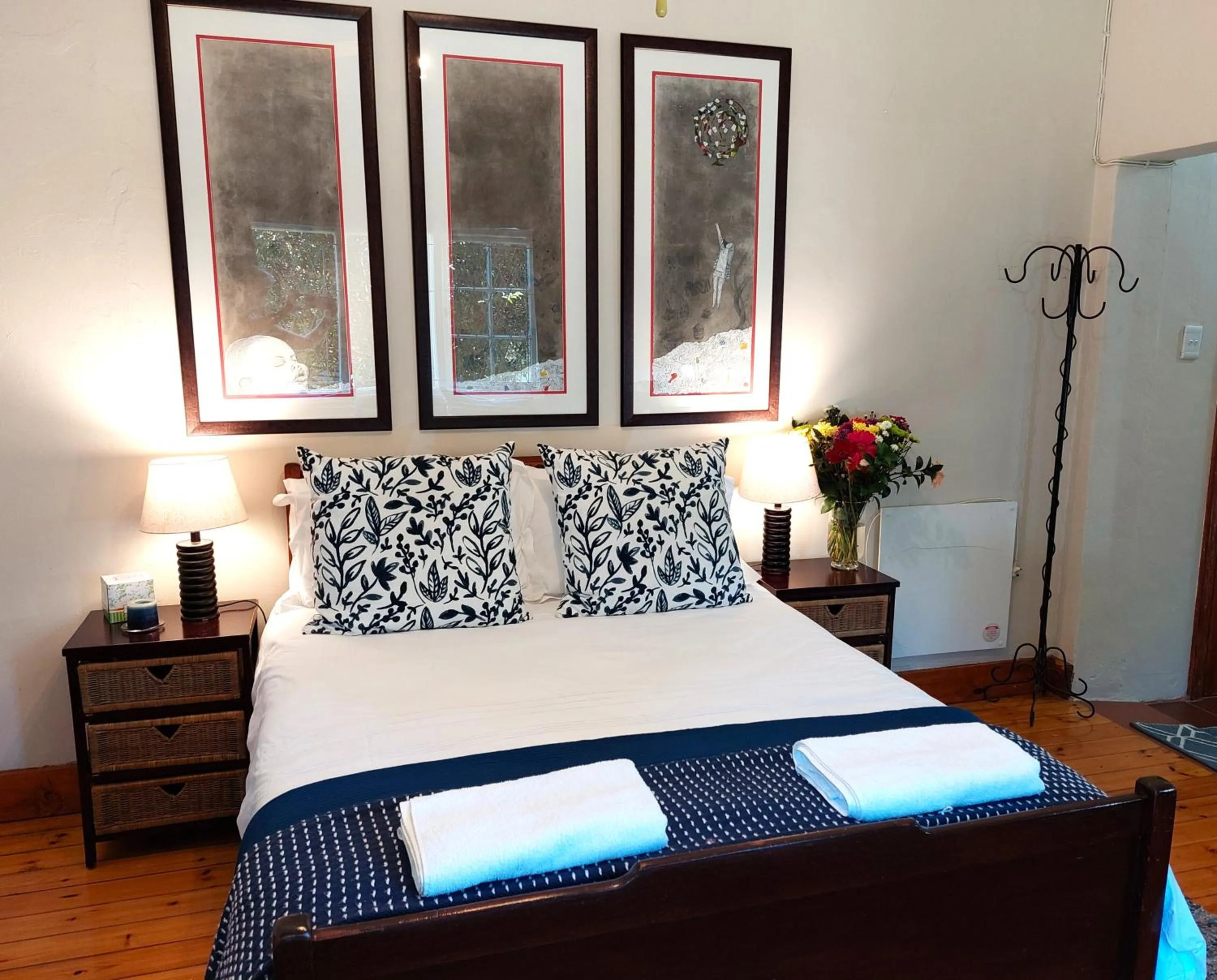 Bedroom, Bed in Apartment 7 On Oakleigh