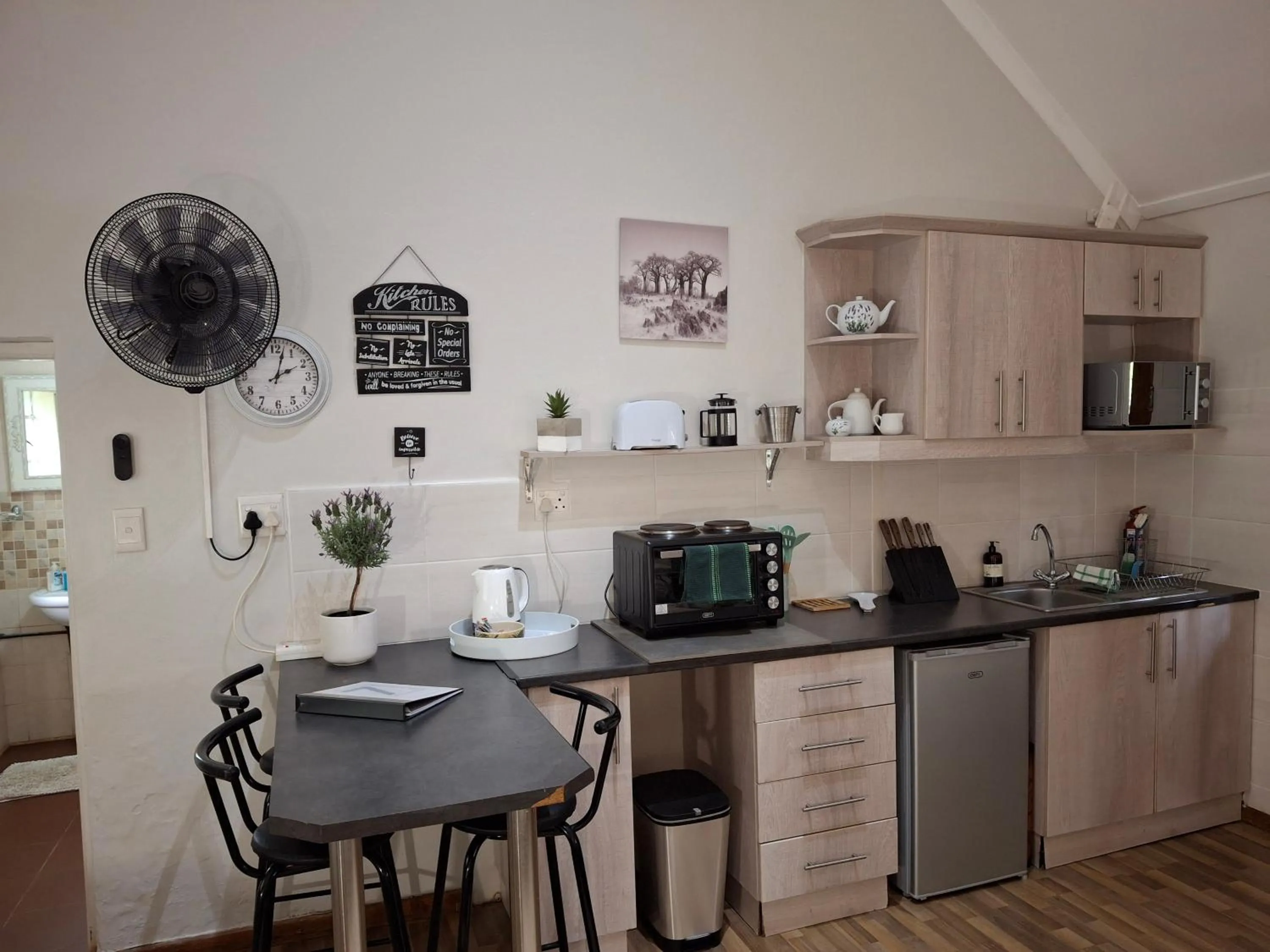 Kitchen or kitchenette in Apartment 7 On Oakleigh