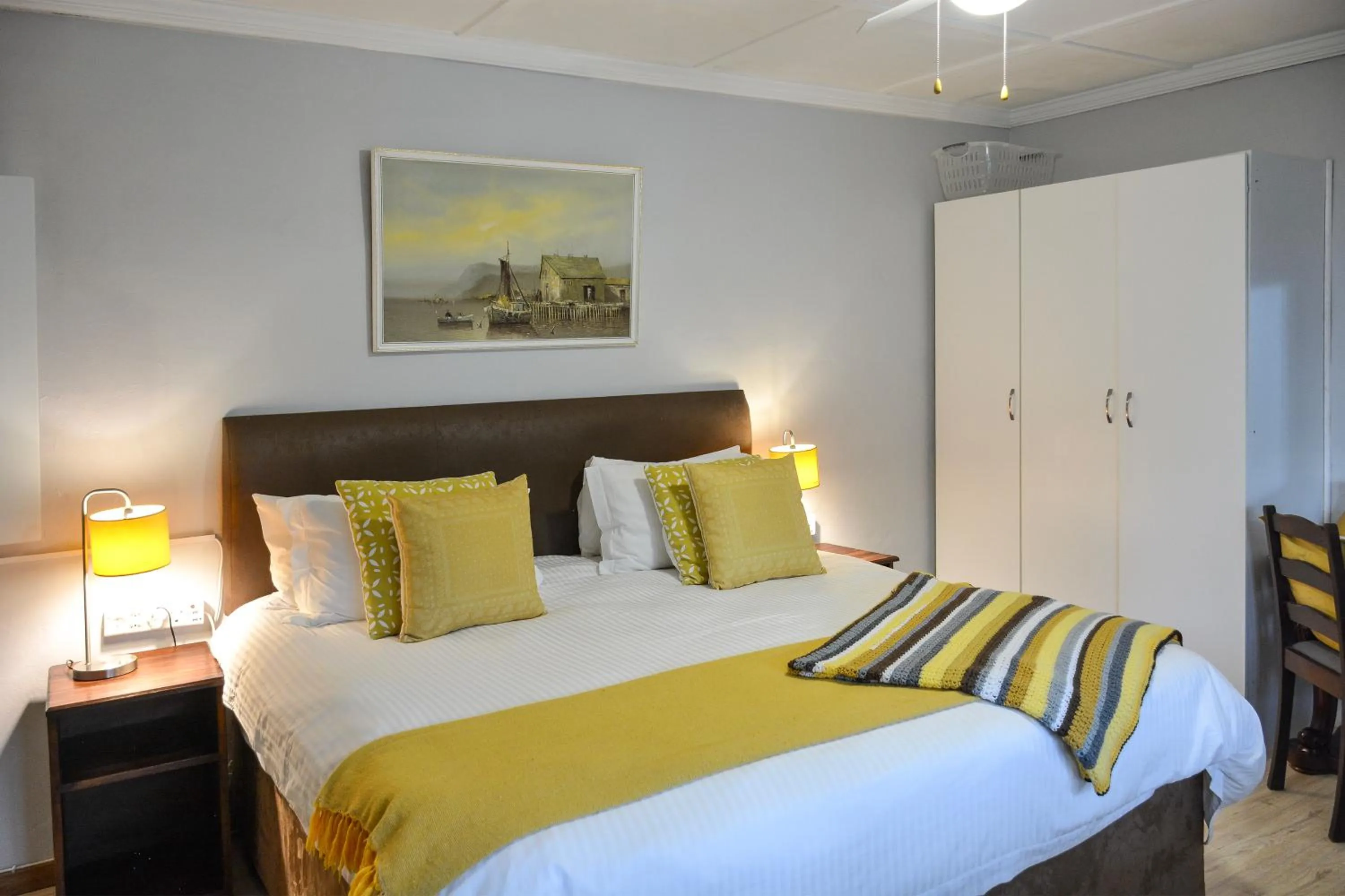 Bedroom, Bed in Apartment 7 On Oakleigh