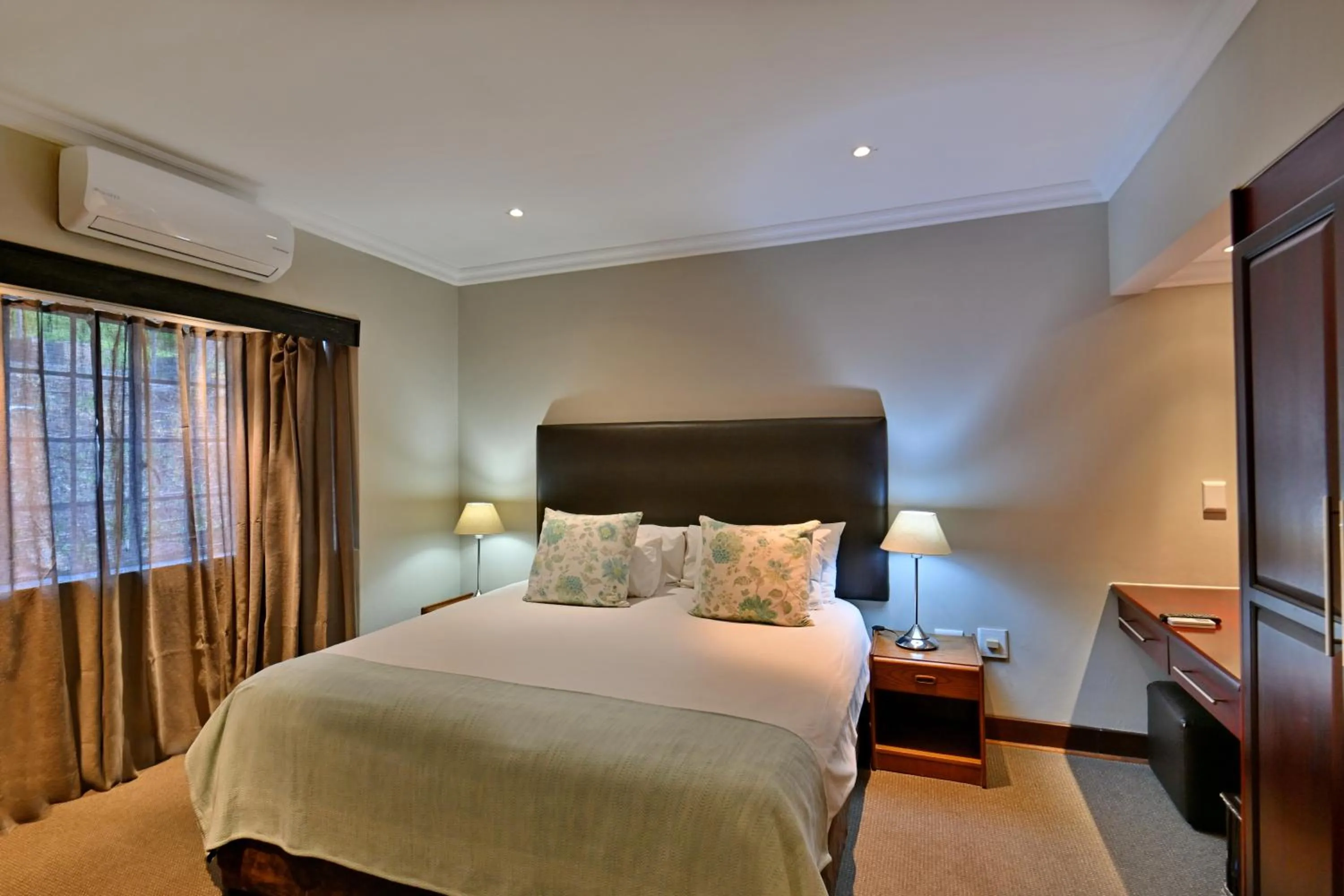 Bedroom, Bed in Glenburn Lodge & Spa