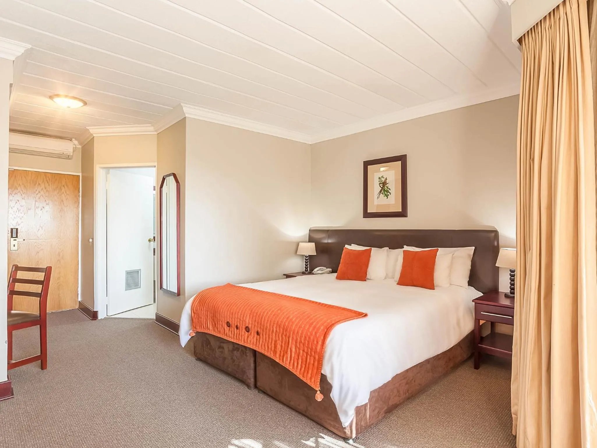 Bed in Glenburn Lodge & Spa