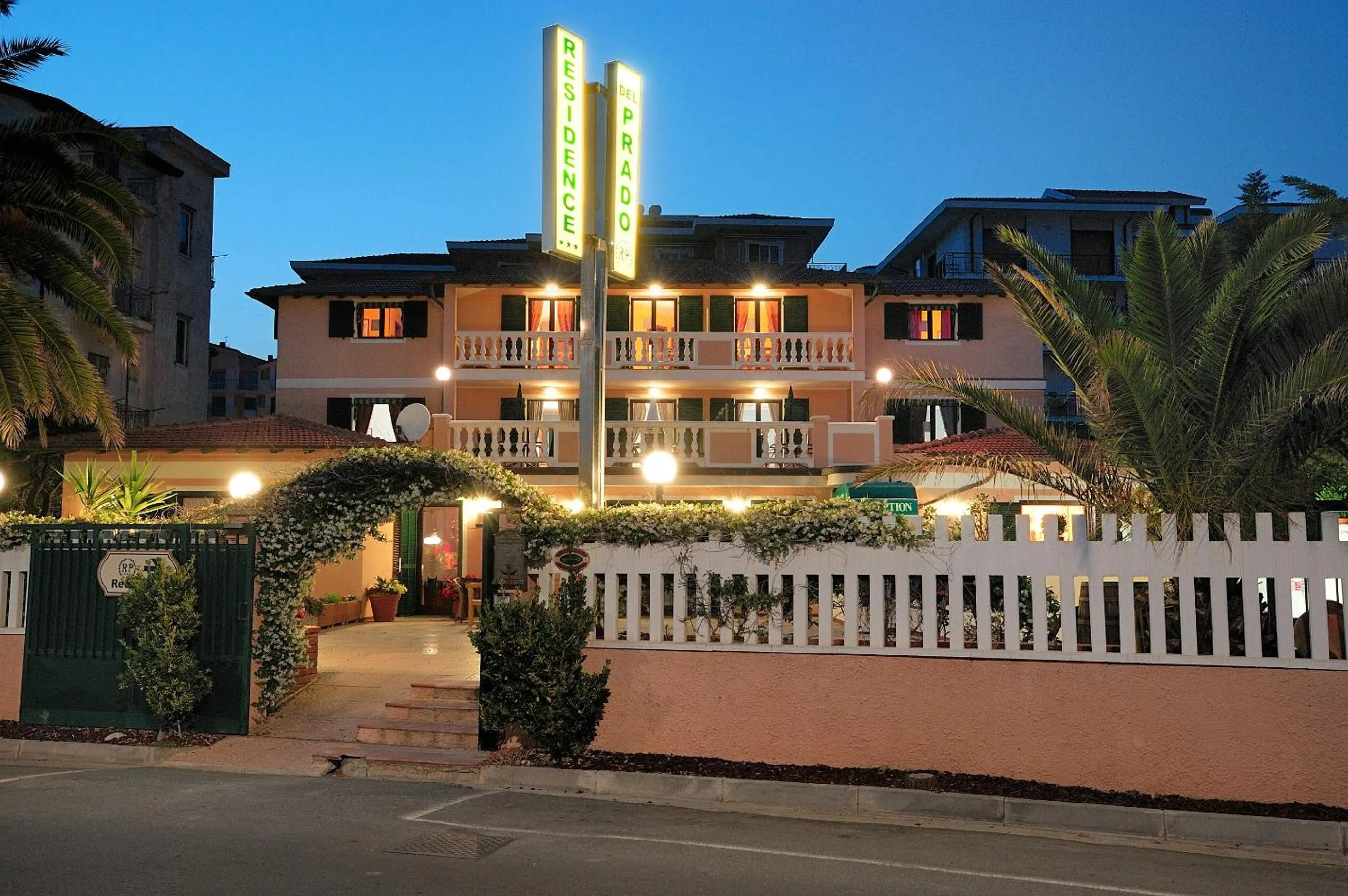 Facade/entrance in Del Prado