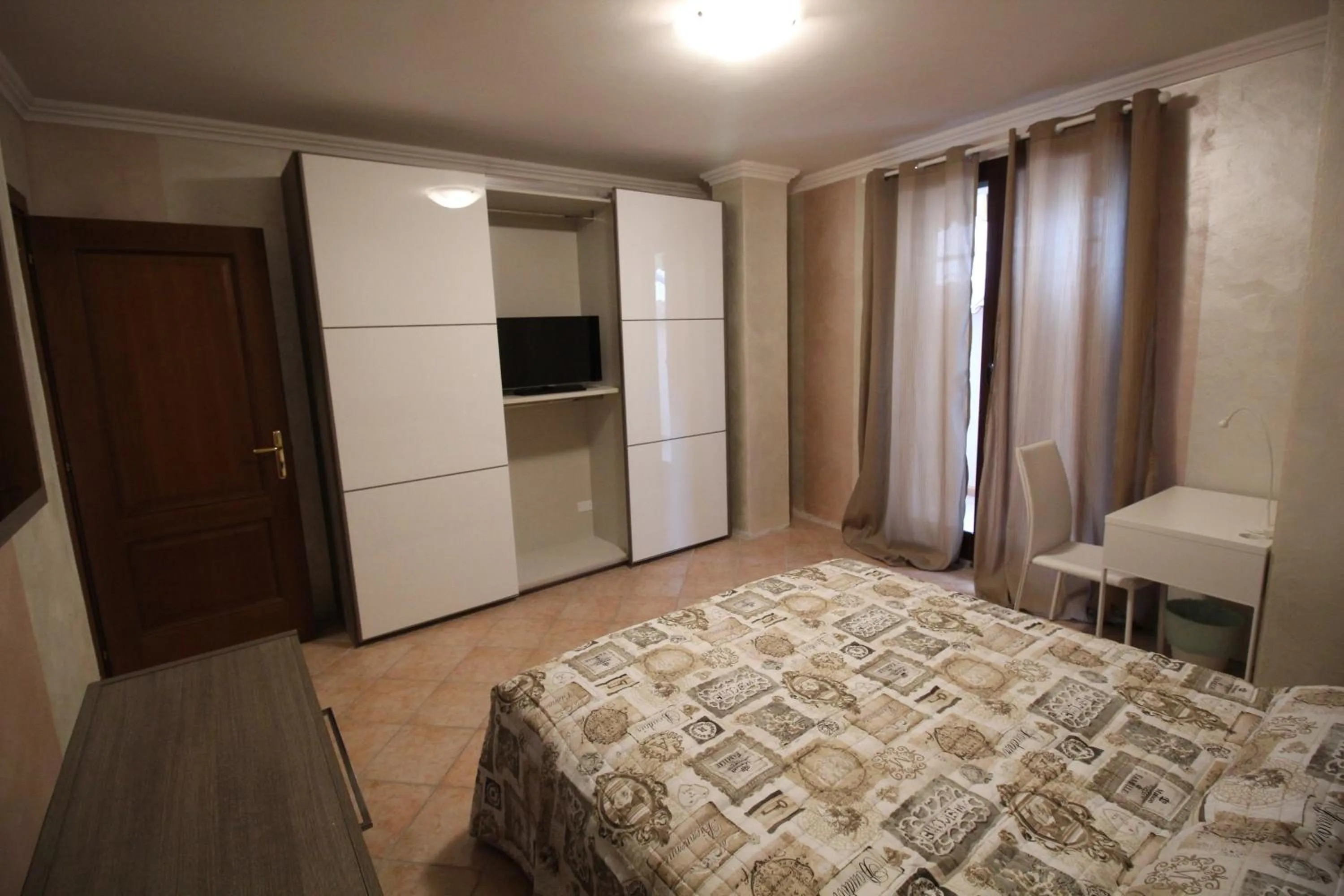 Bedroom, Bed in Del Prado