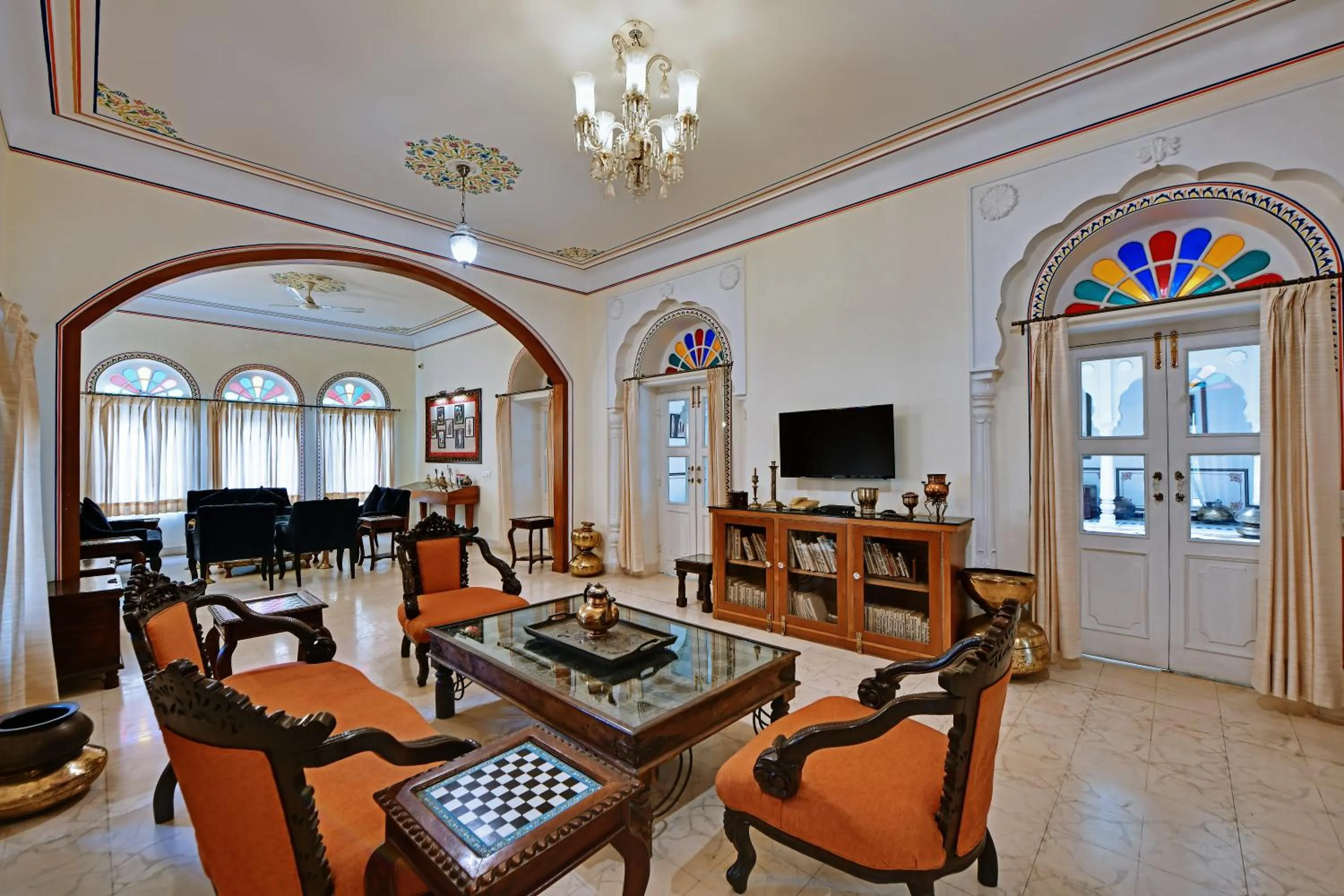 Communal lounge/ TV room in WelcomHeritage Ramgarh