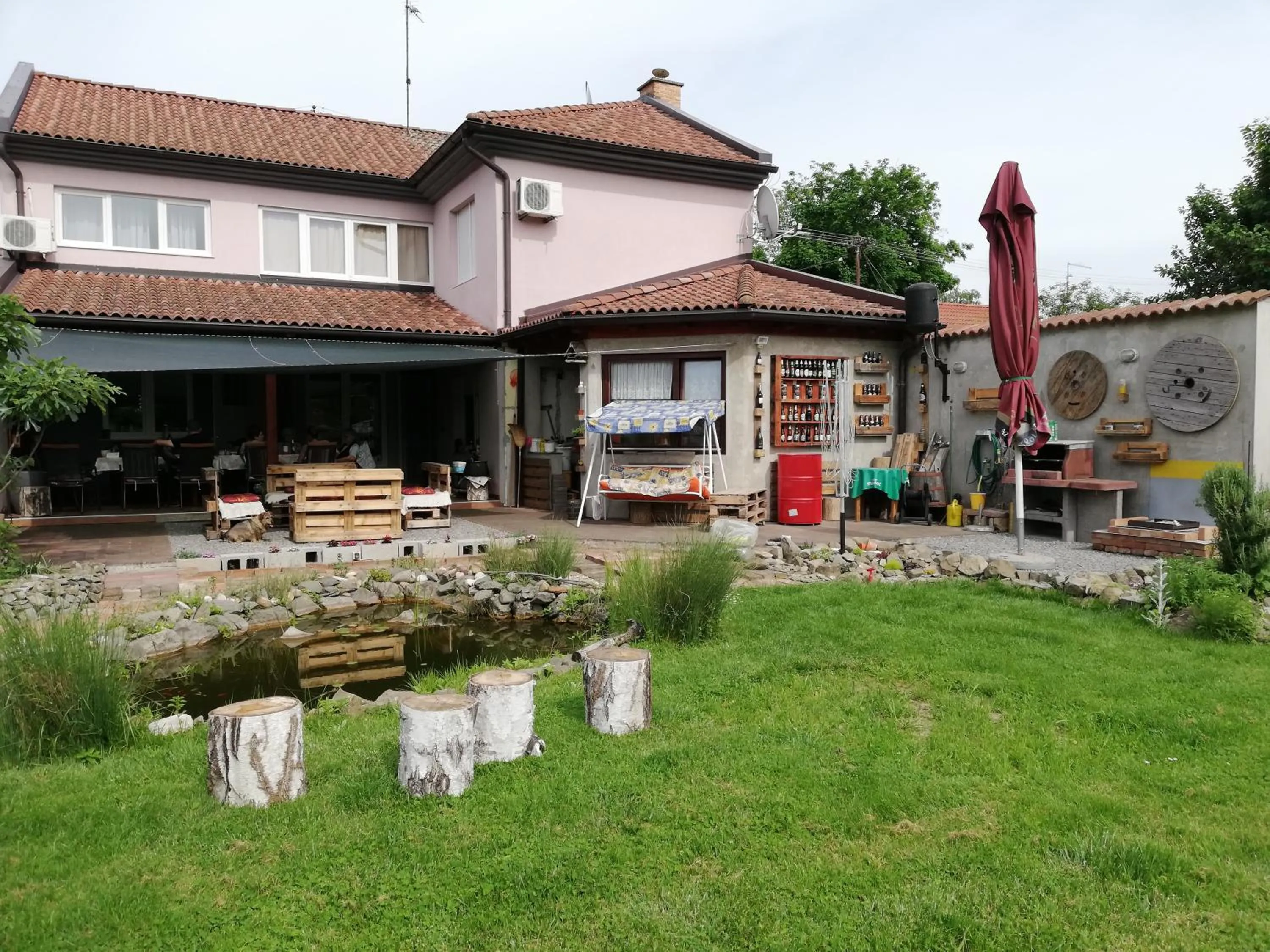 BBQ facilities in Studio Apartments Korosteljev