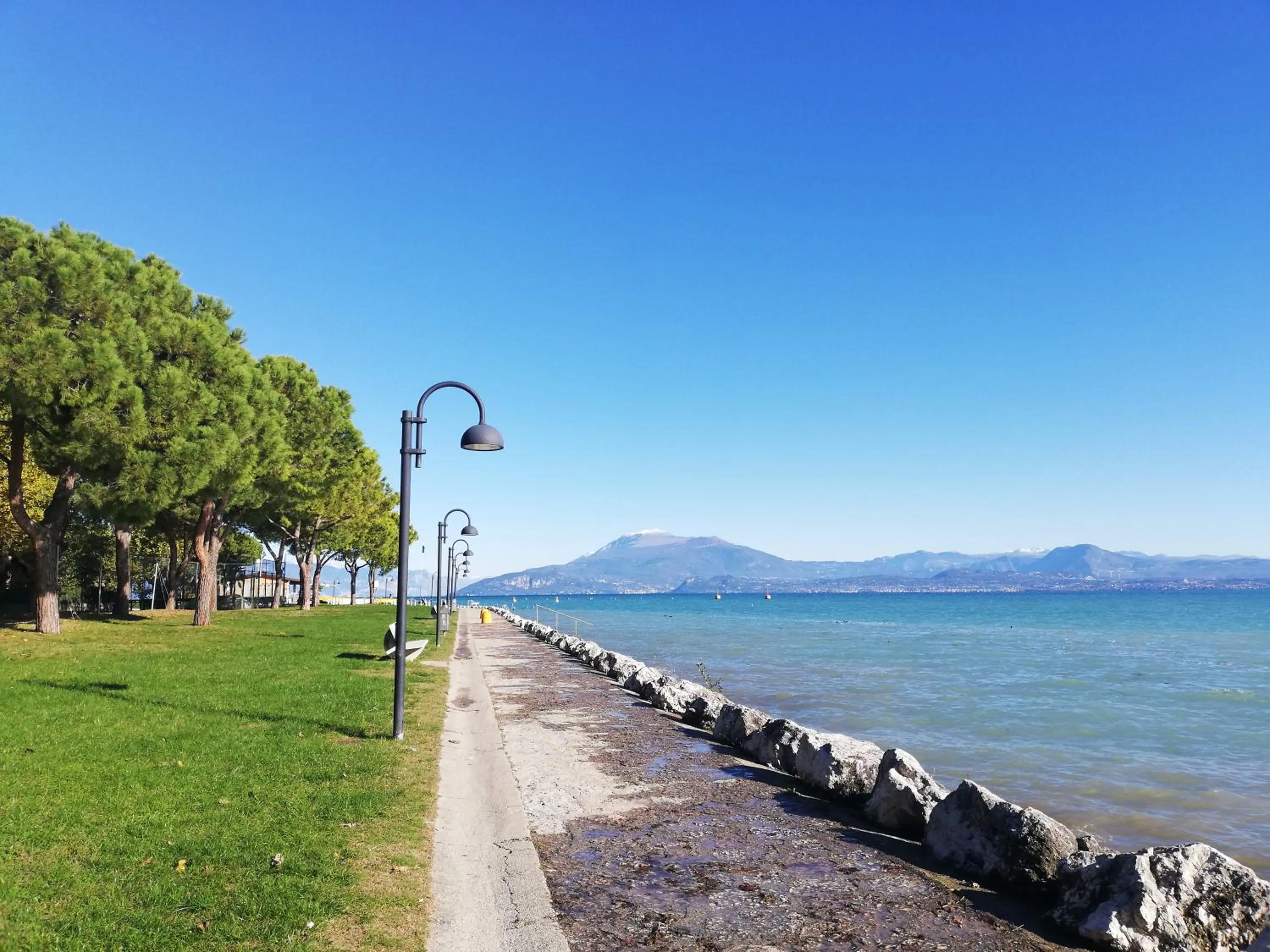 Lake view in B&B Rosalu - Adults Only