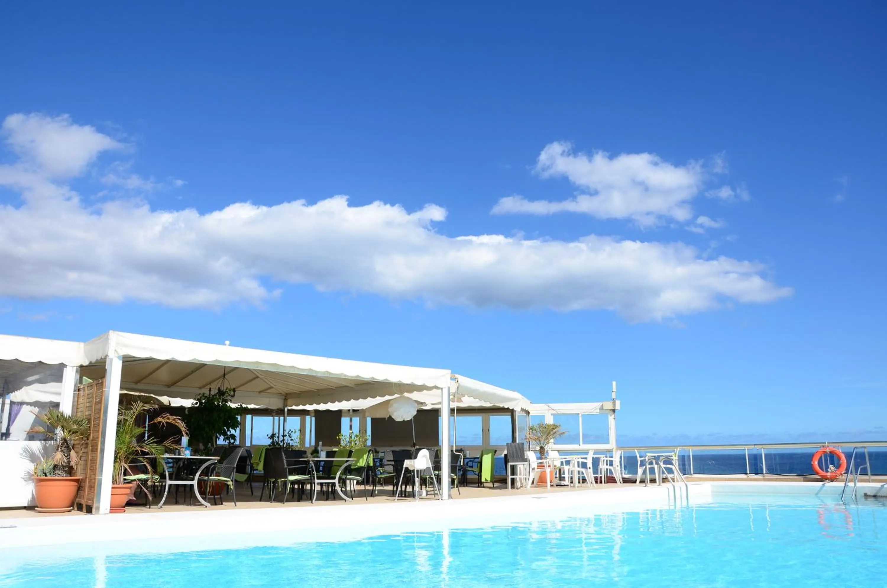 Restaurant/places to eat in Atlantic Beach Club