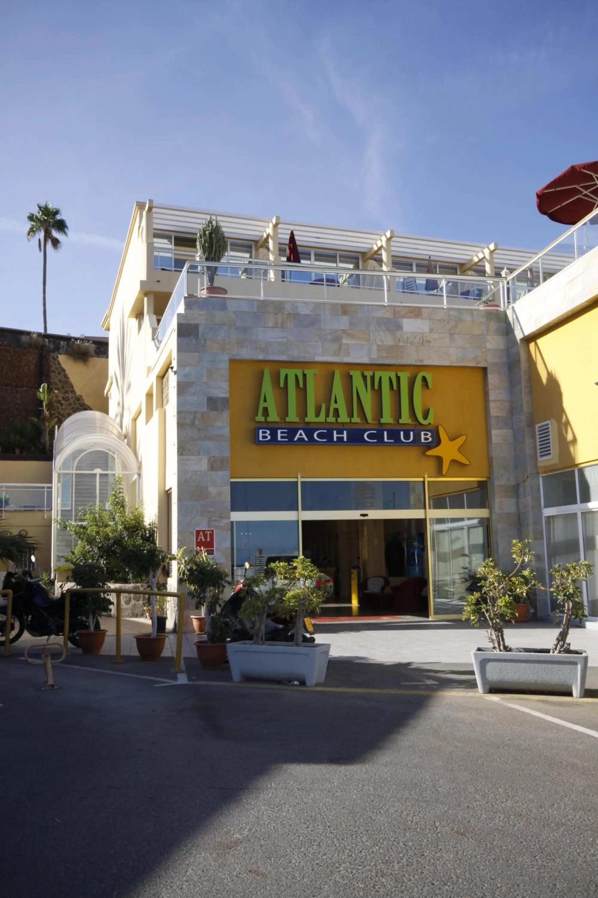 Facade/entrance in Atlantic Beach Club