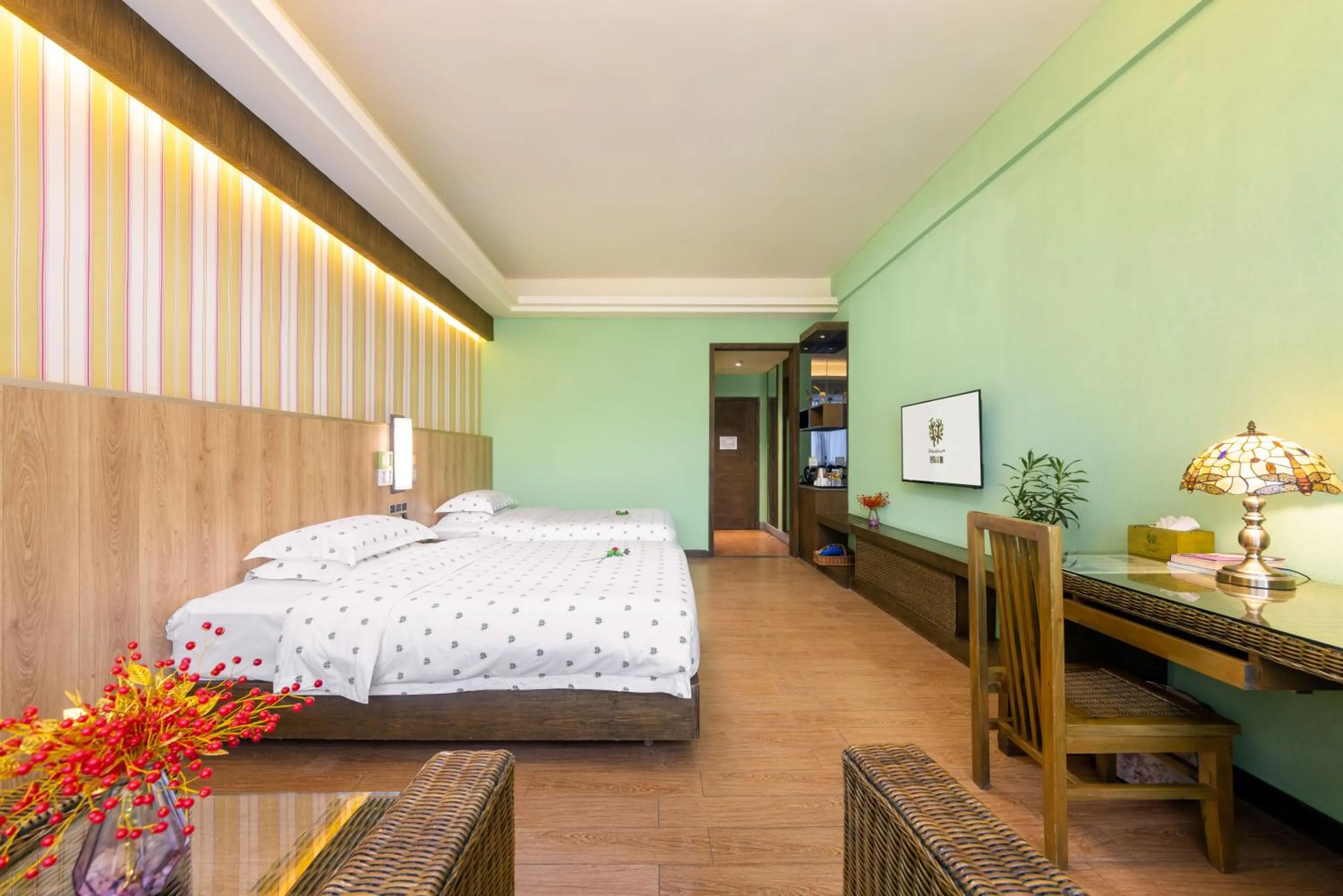 Photo of the whole room, Bed in Island Forest Hotel