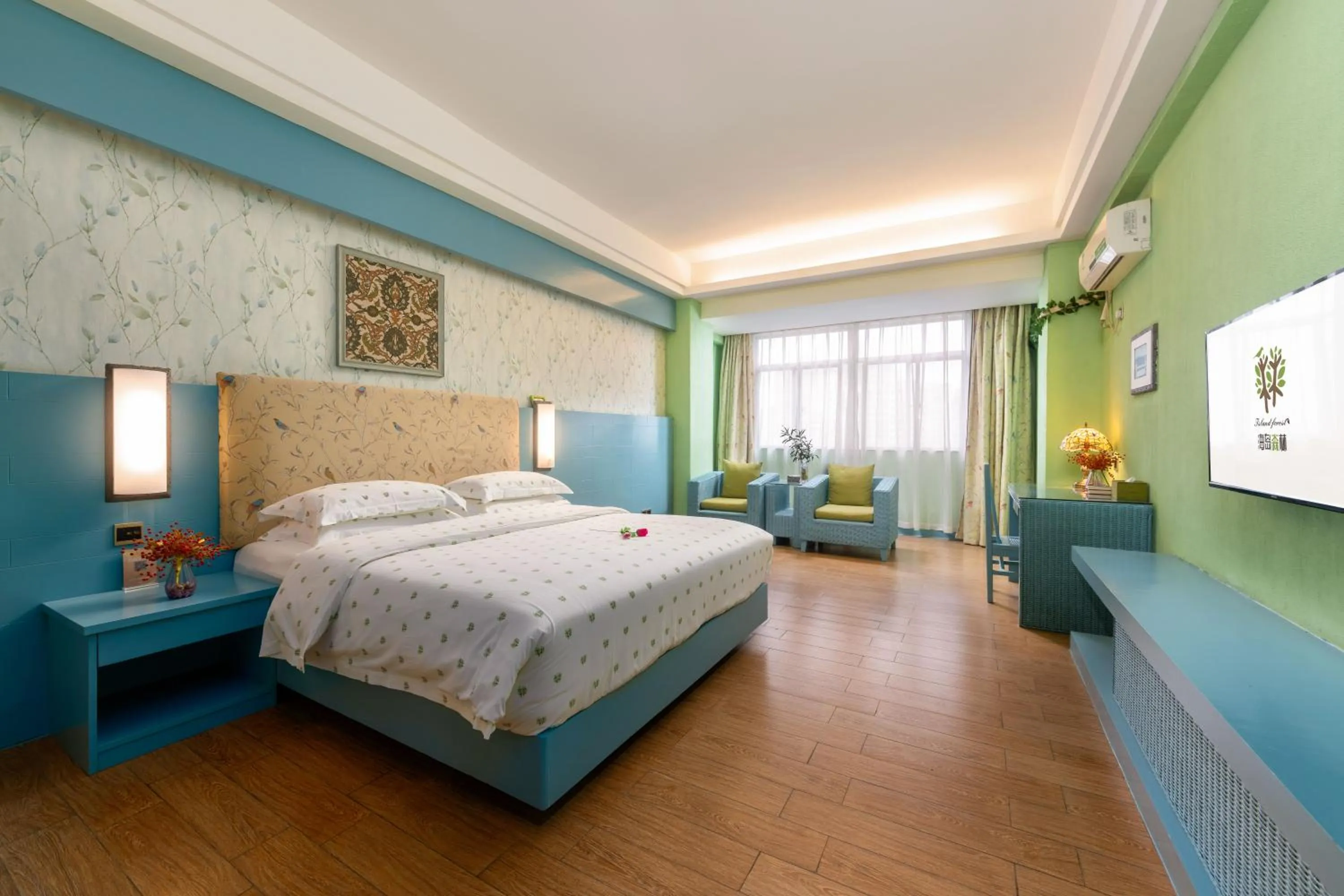 Bed in Island Forest Hotel