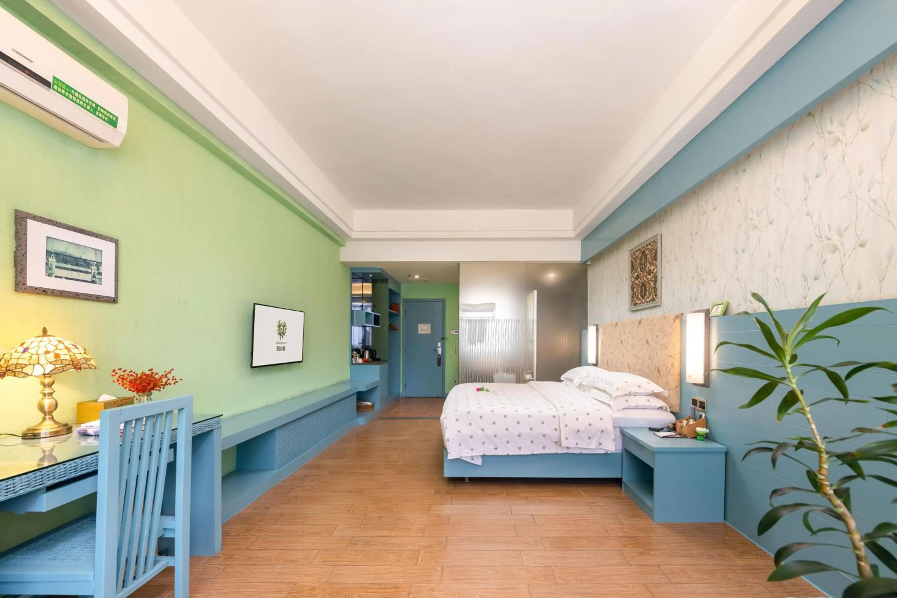 Photo of the whole room, Bed in Island Forest Hotel