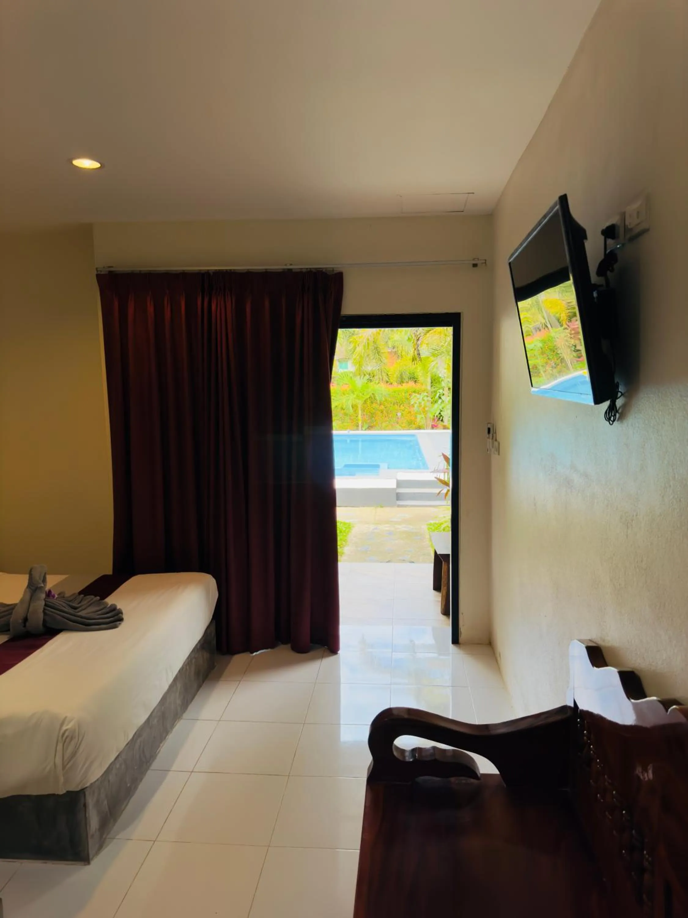 Photo of the whole room, Bed in Andawa Lanta Resort