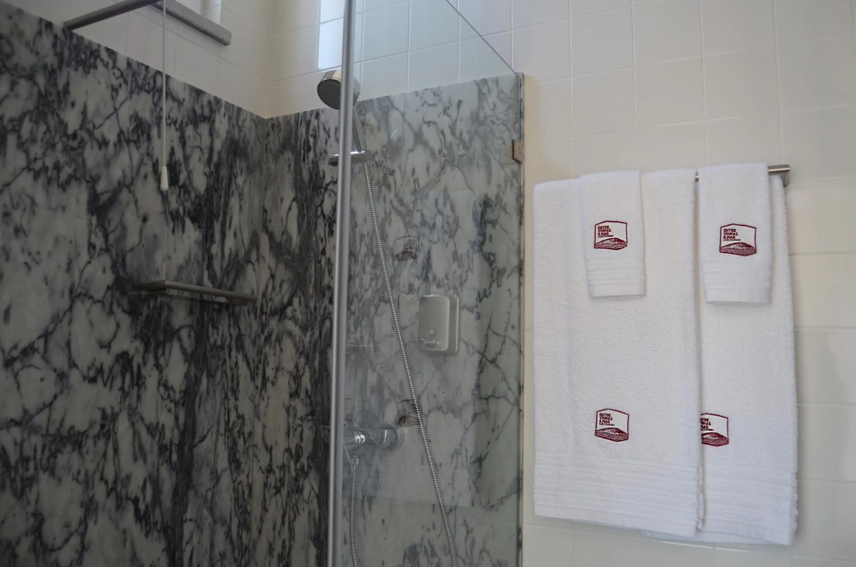 Shower in Entre Vinhas & Mar