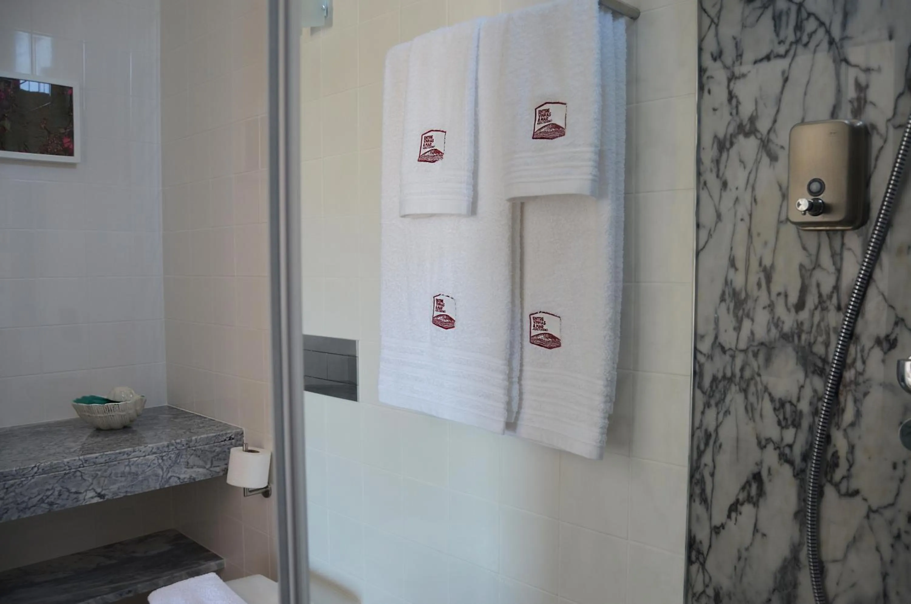 Bathroom in Entre Vinhas & Mar