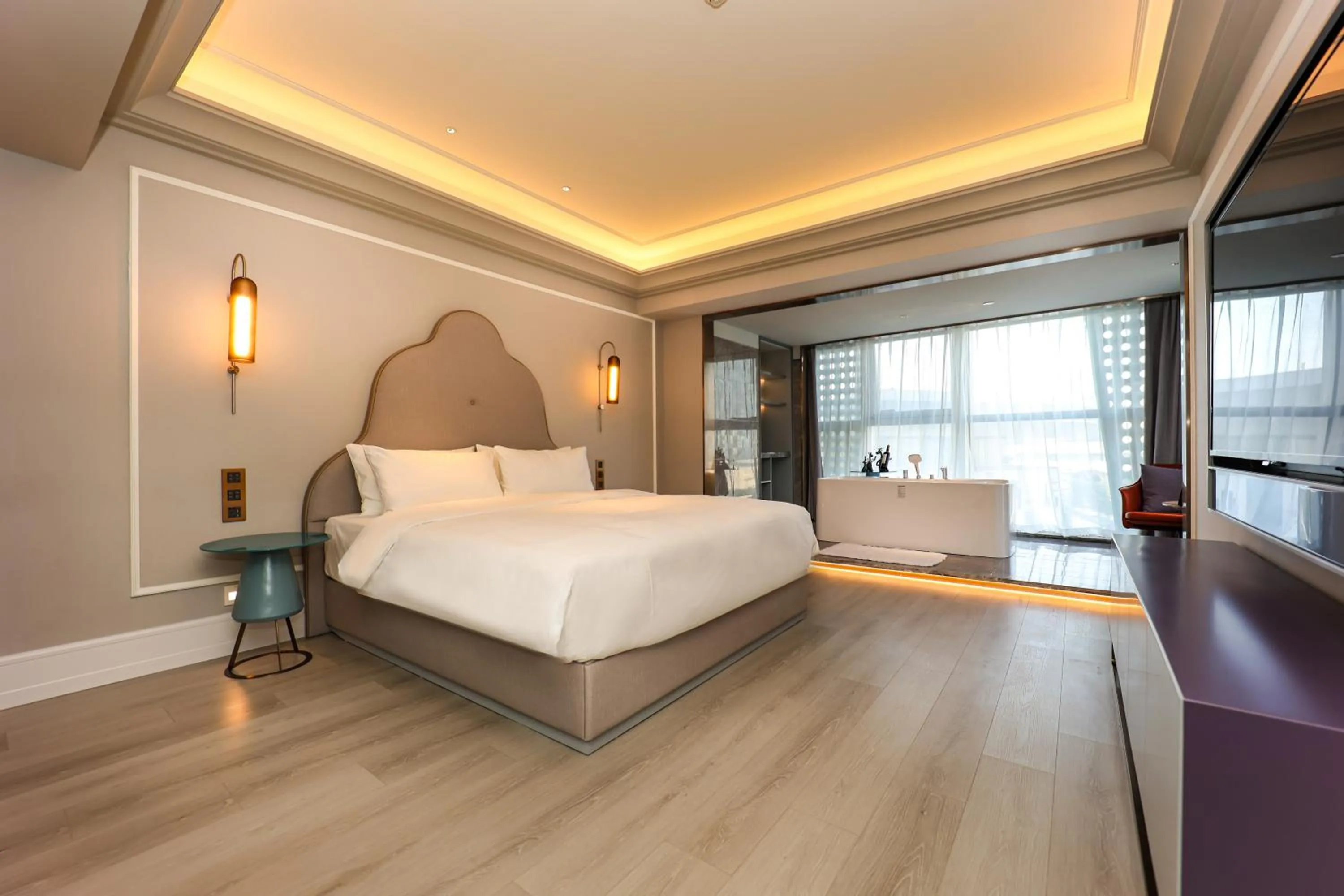 Photo of the whole room, Bed in Mercure Jinan West Railway Station