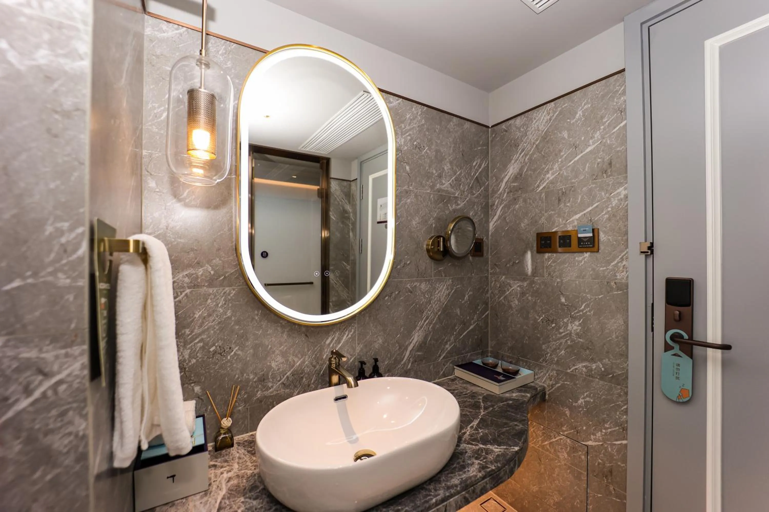 Shower in Mercure Jinan West Railway Station