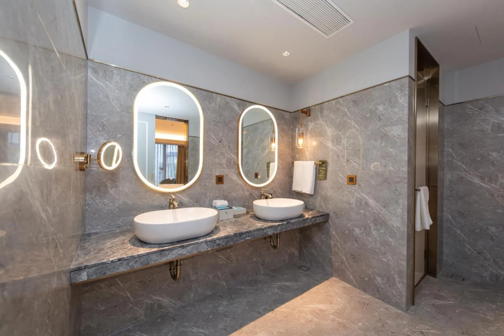 Toilet in Mercure Xinyang East Railway Station