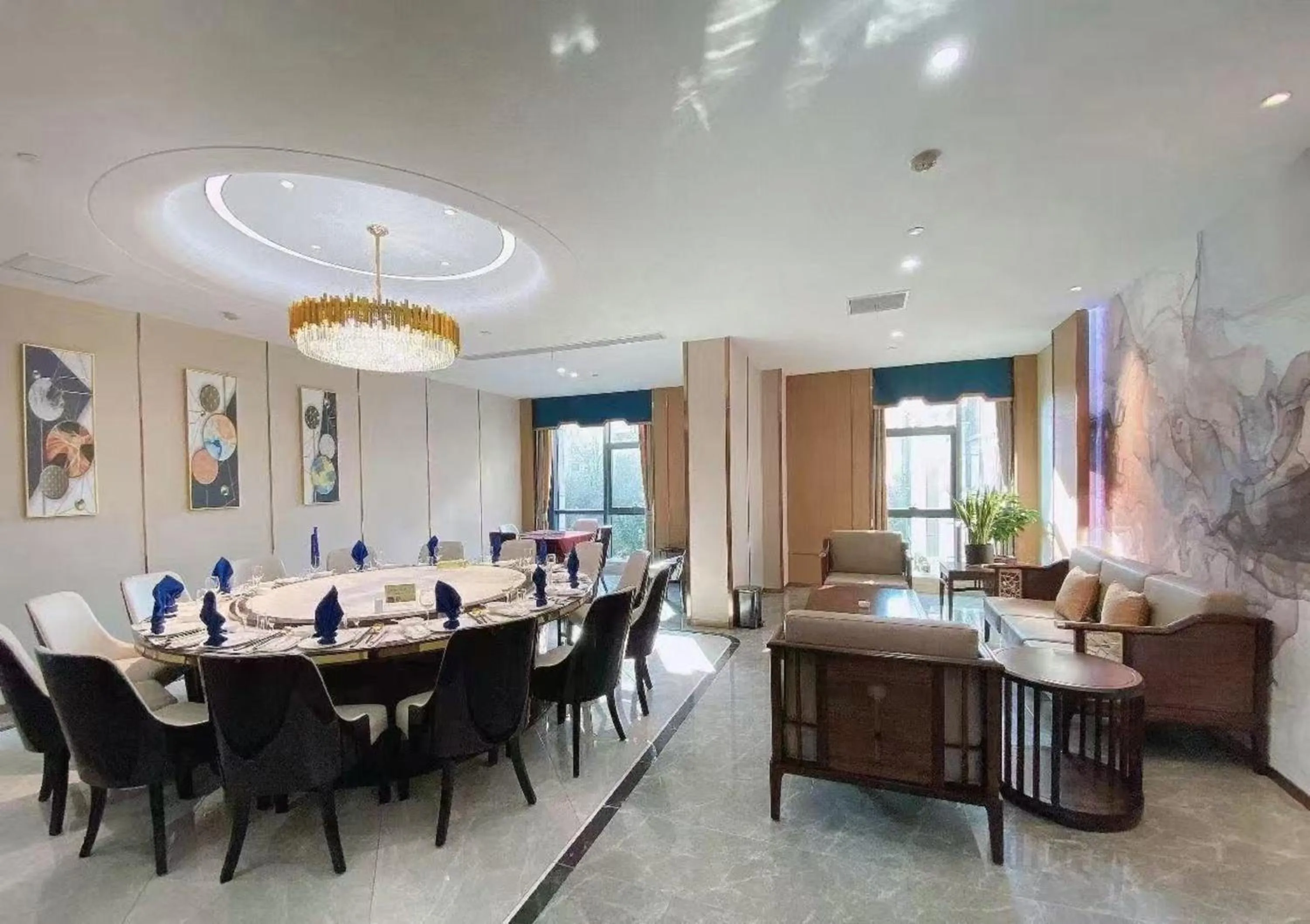 Restaurant/places to eat in Mercure Xinyang East Railway Station