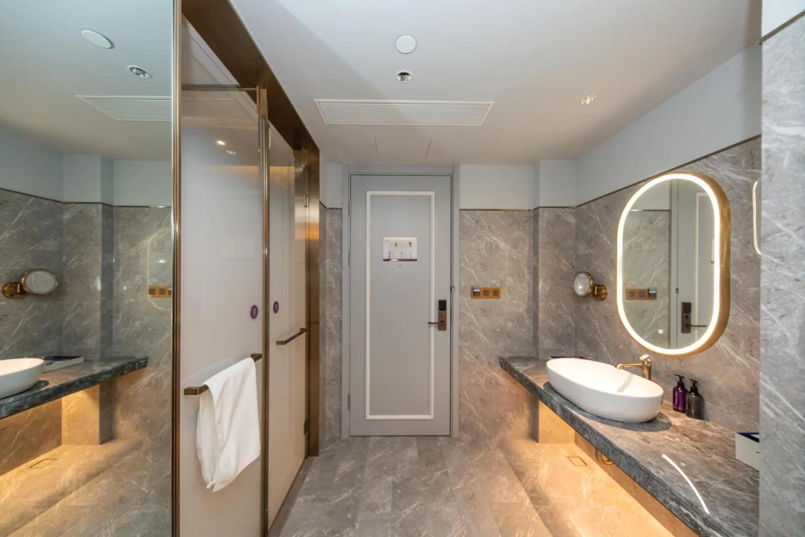 Bathroom in Mercure Xinyang East Railway Station