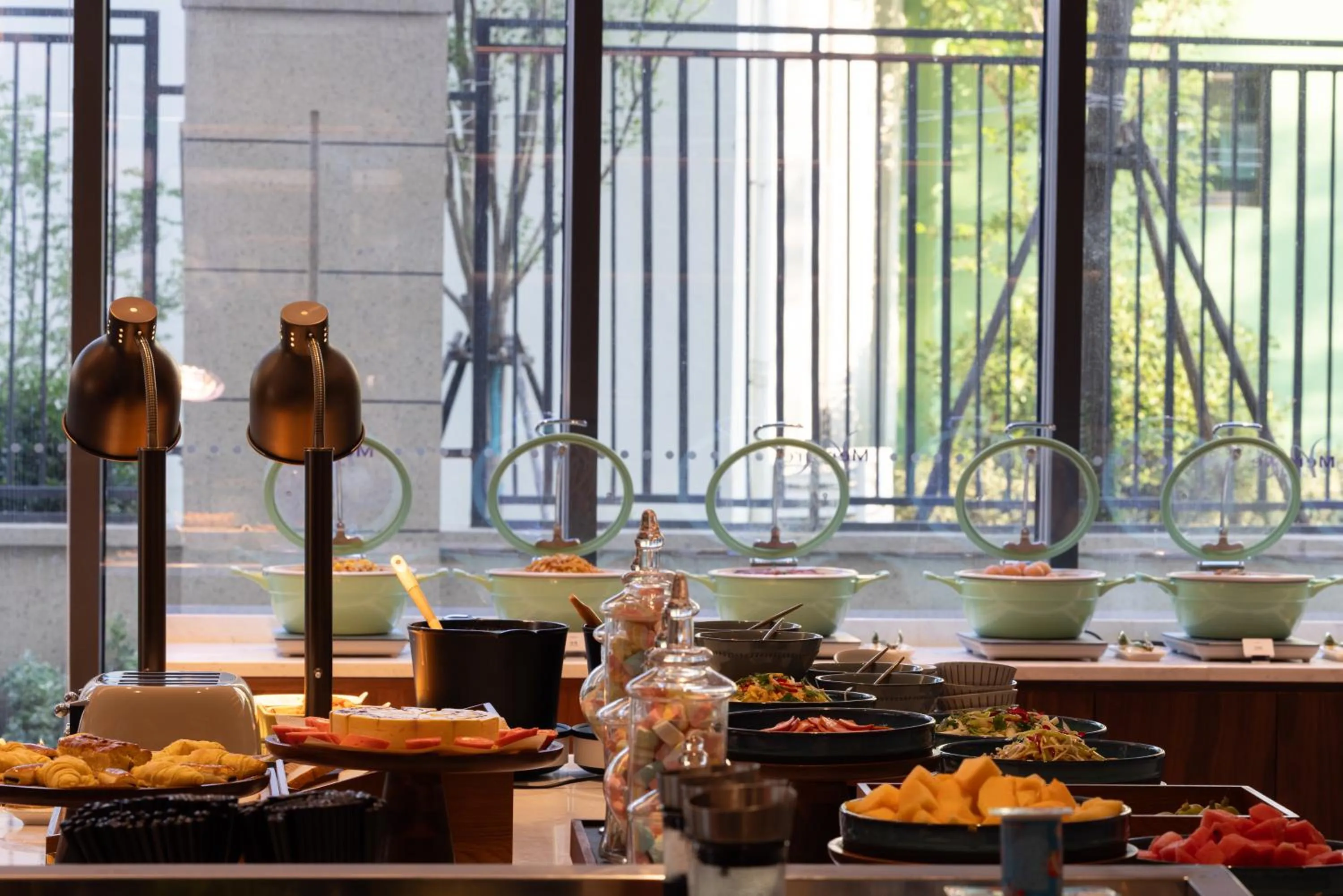 Restaurant/places to eat in Mercure Jinan Beiyuan Street