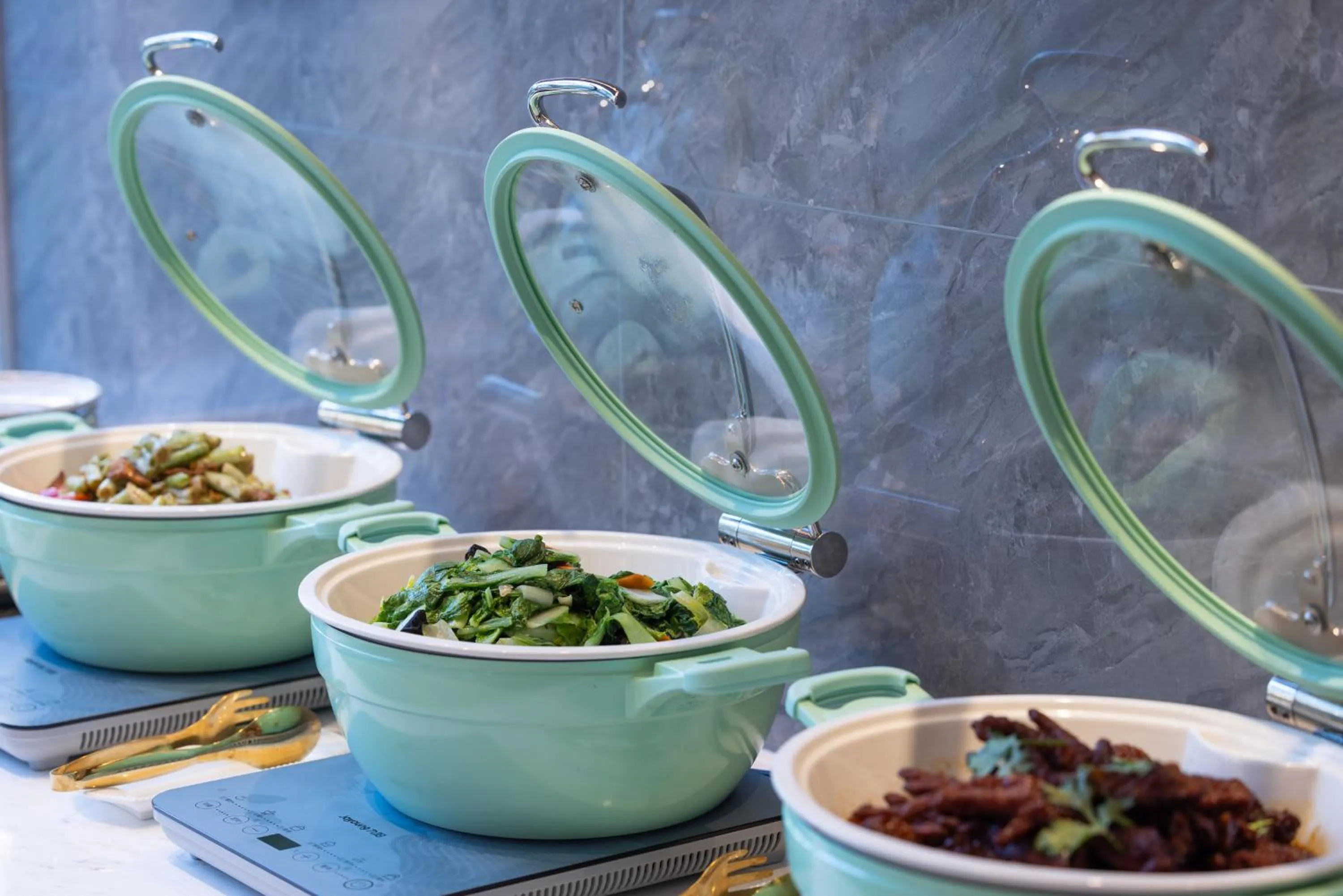 Restaurant/places to eat in Mercure Jinan Beiyuan Street