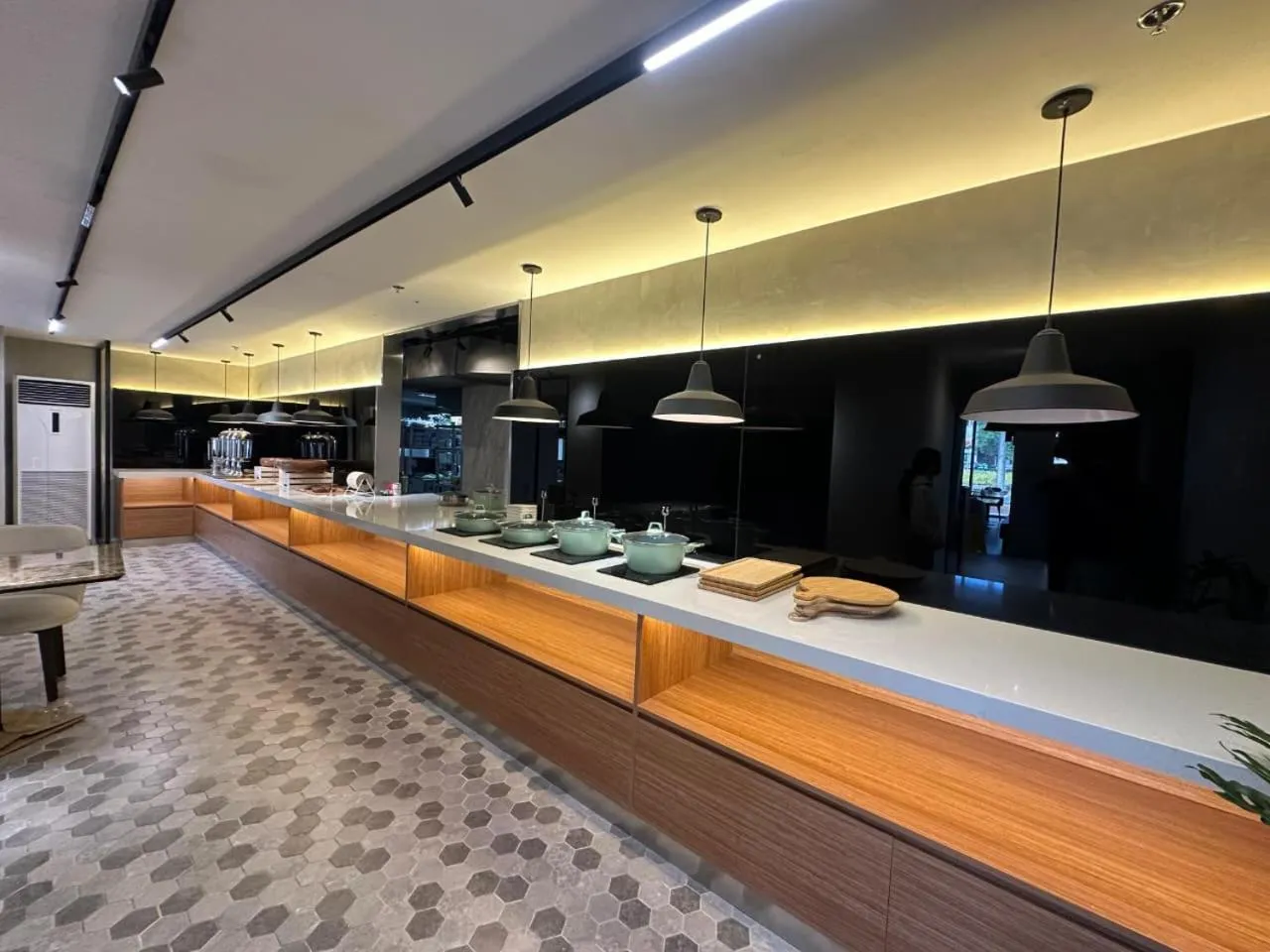 Restaurant/places to eat in Ibis Styles Subic