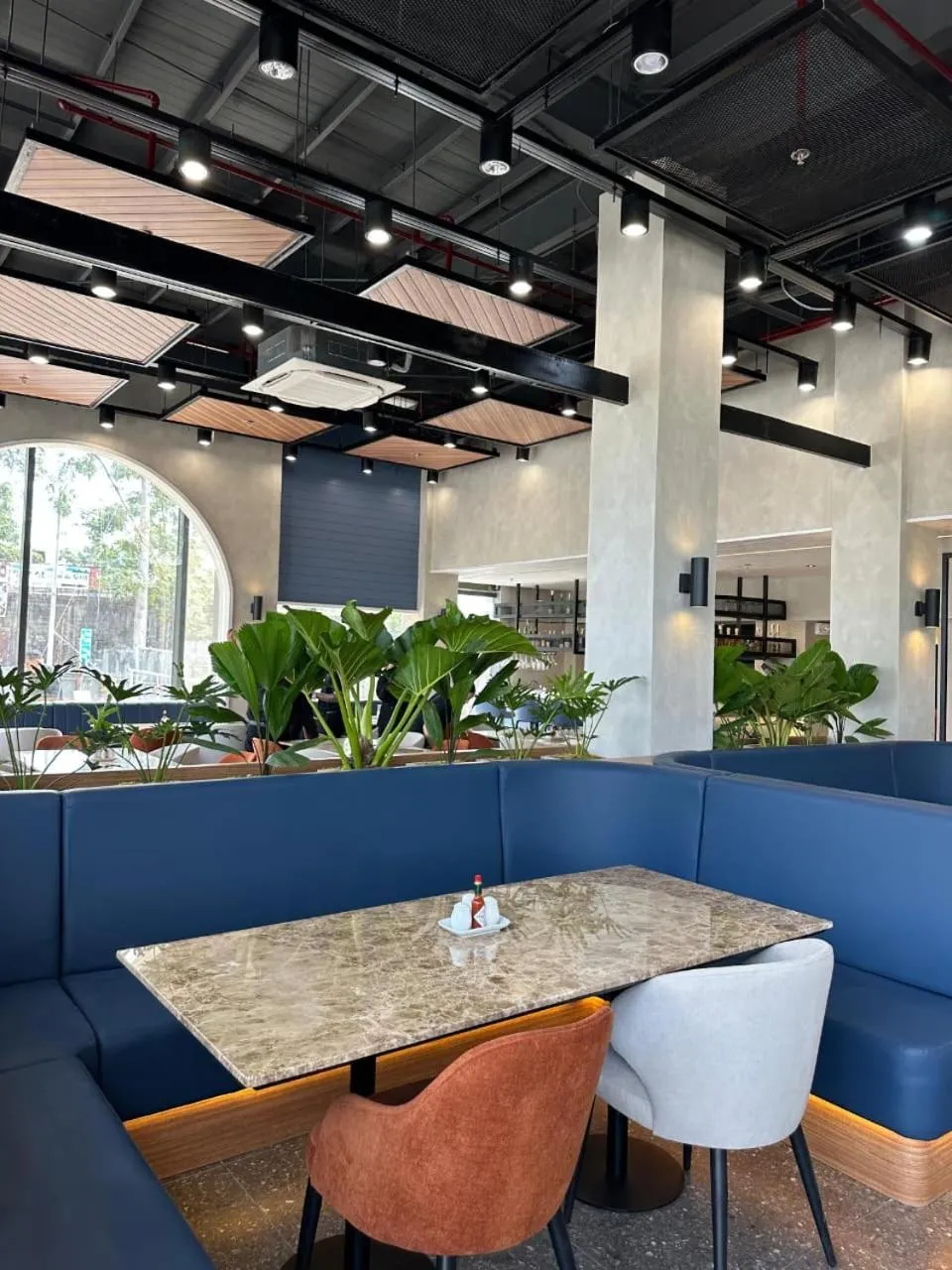 Restaurant/places to eat in Ibis Styles Subic