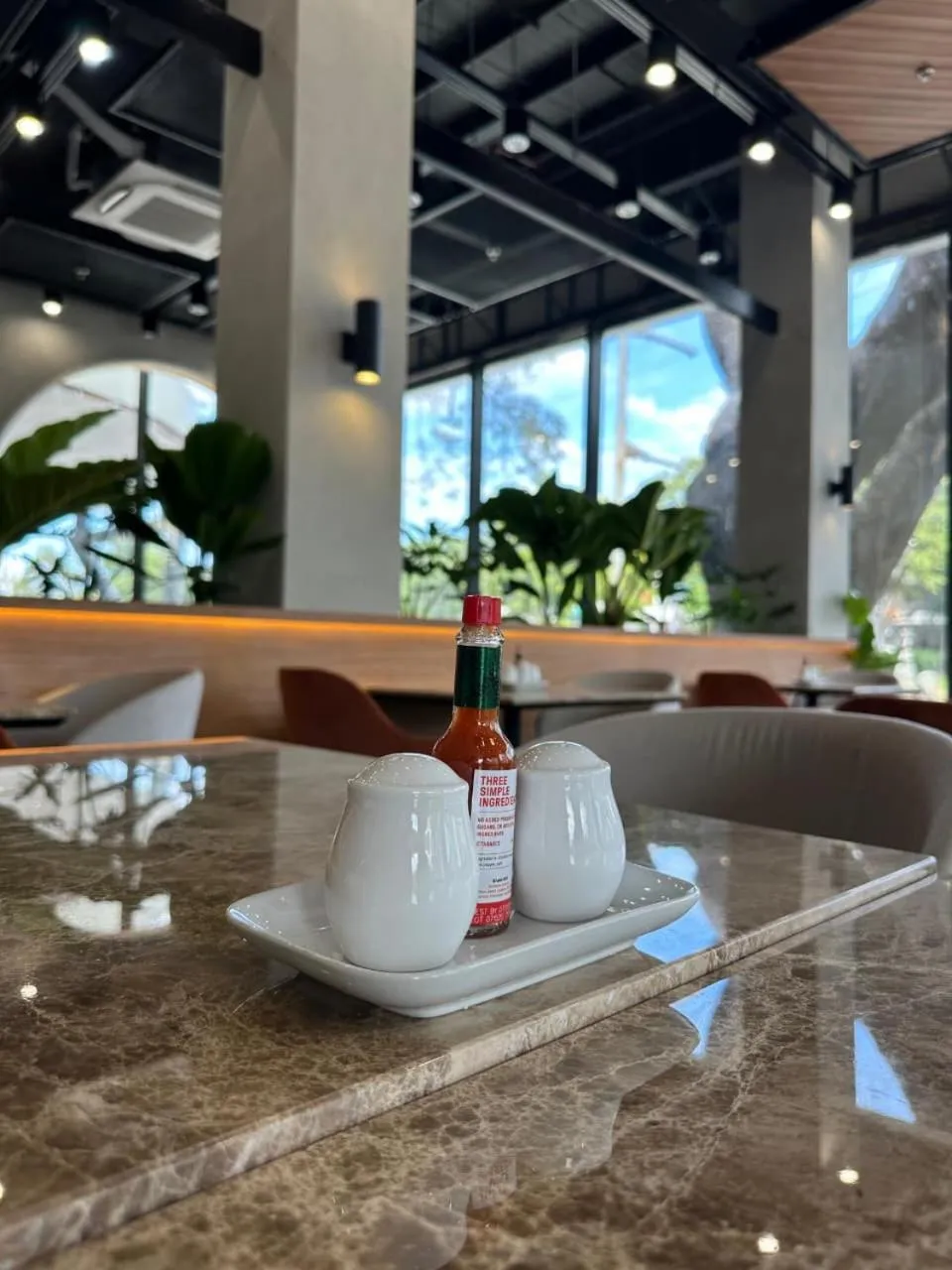 Restaurant/places to eat in Ibis Styles Subic