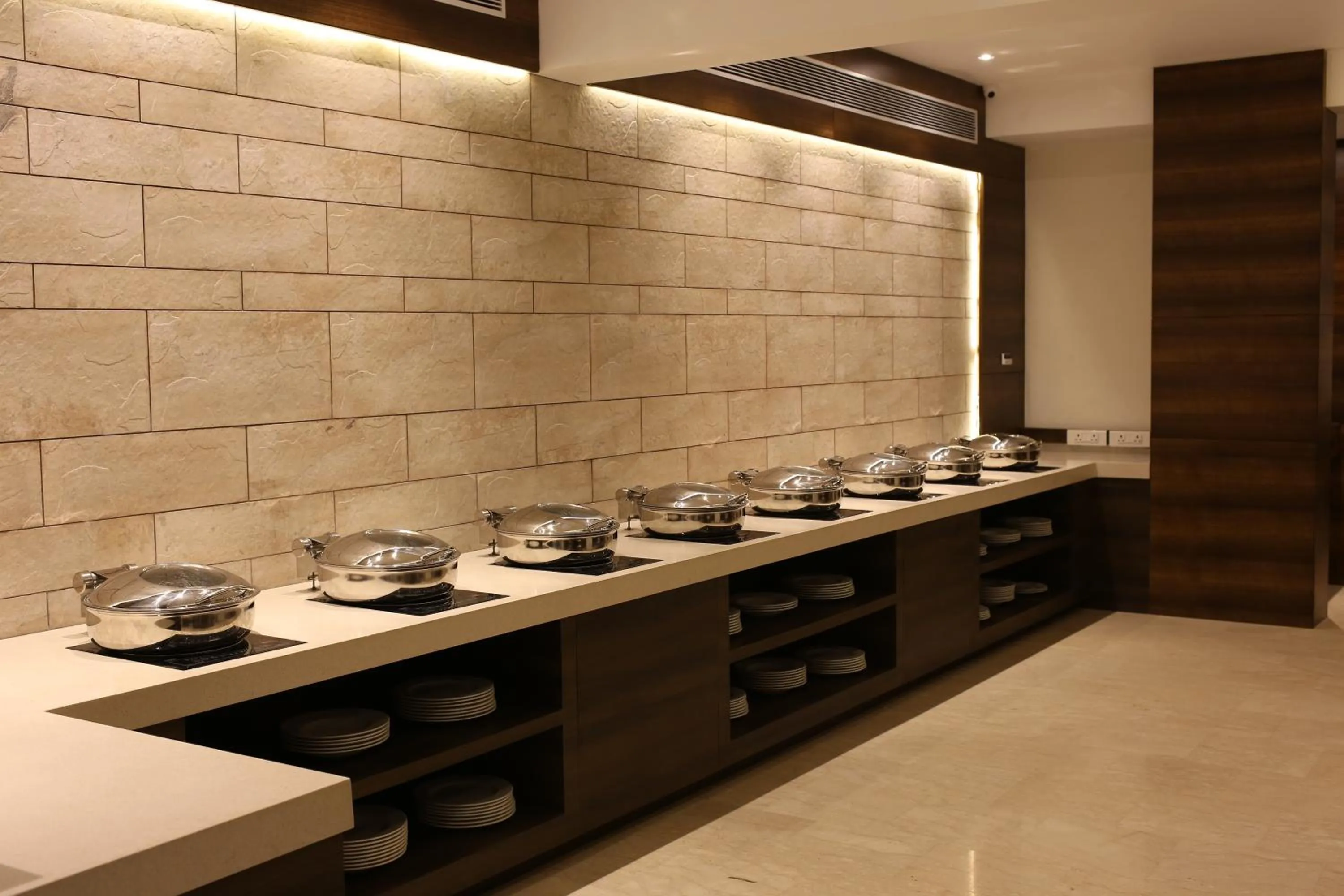 Restaurant/places to eat in Lemon Tree Hotel Candolim