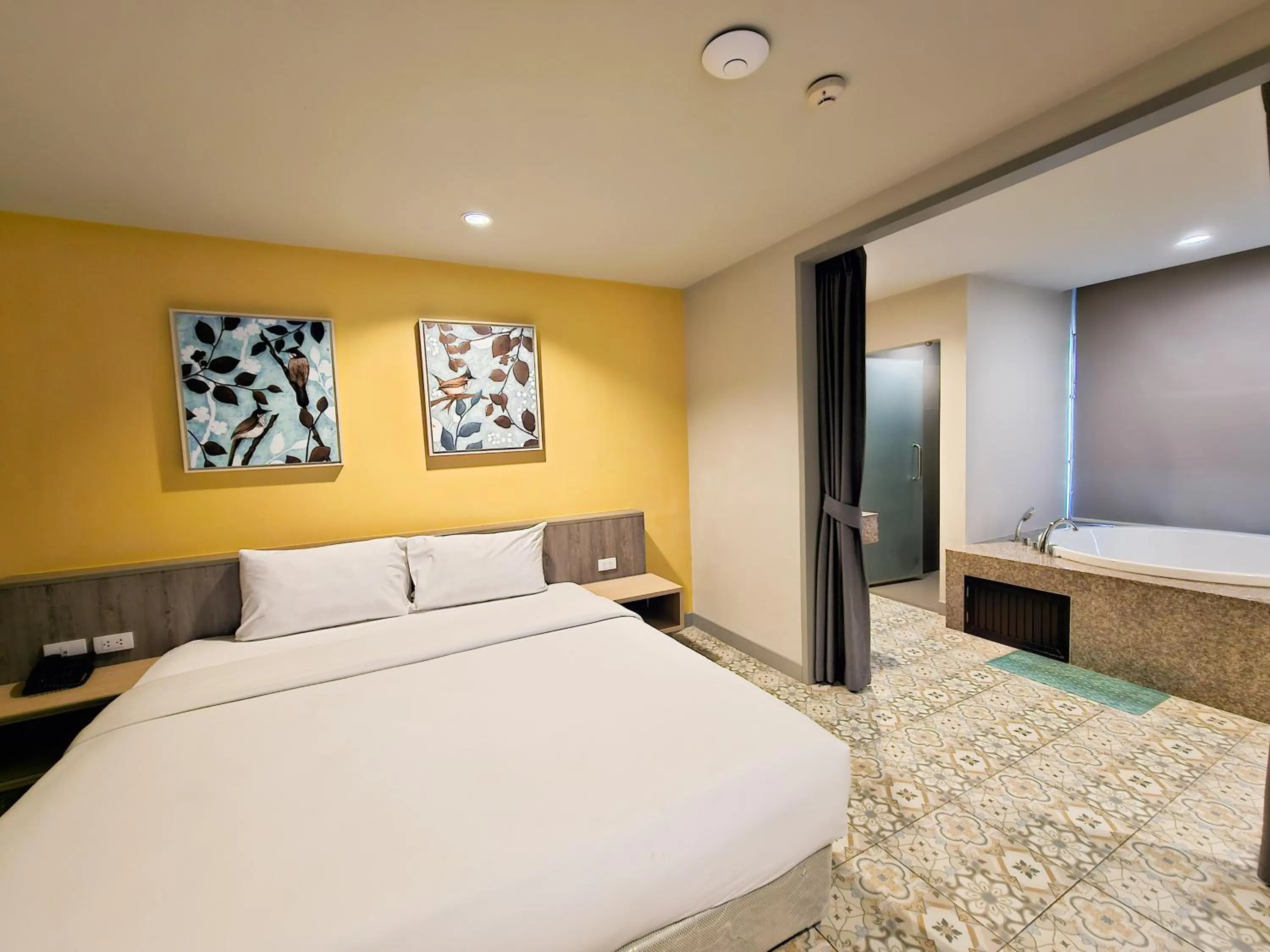 Bath, Bed in Recenta Suite Phuket Suanluang