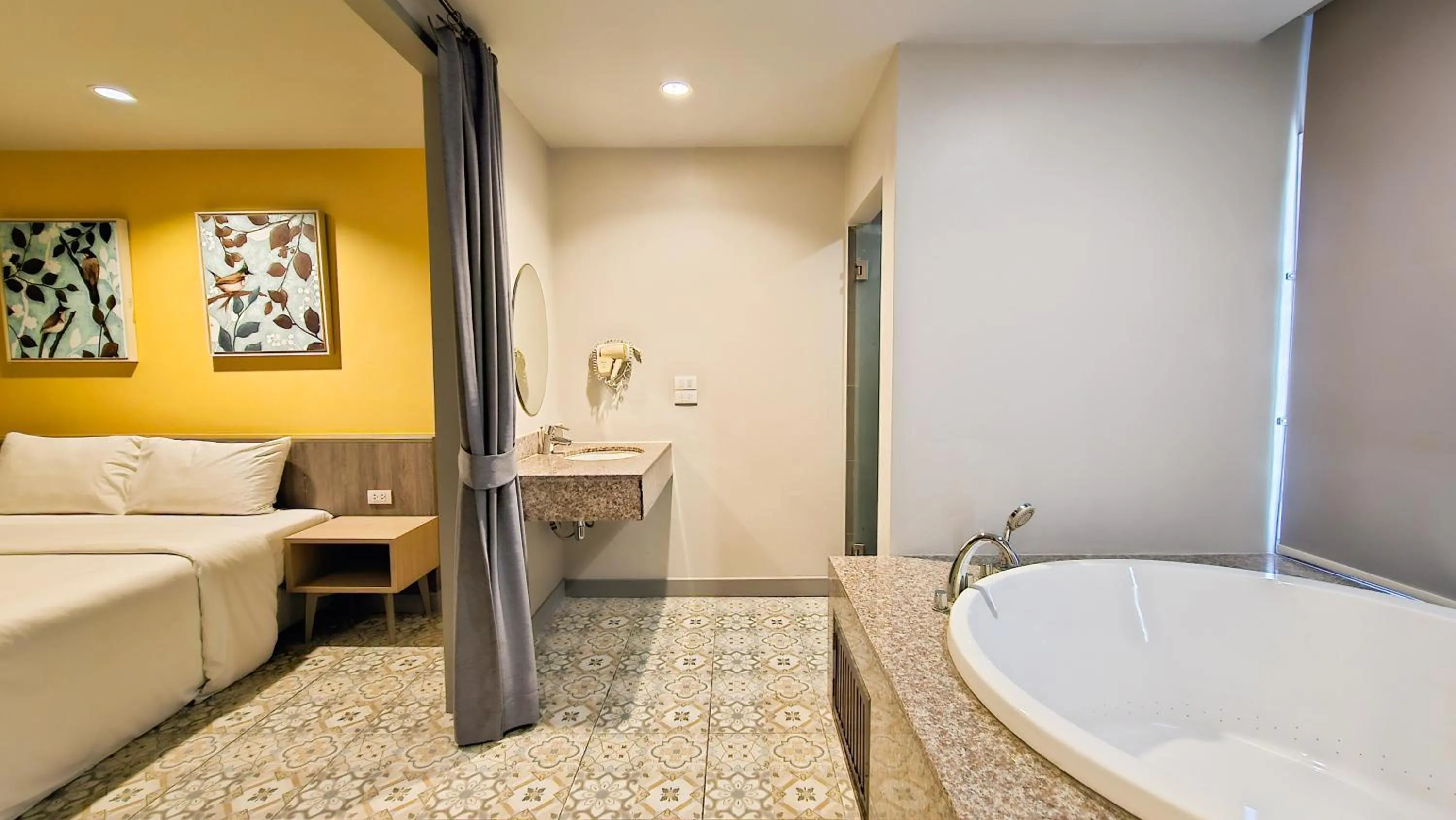 Bath, Bed in Recenta Suite Phuket Suanluang