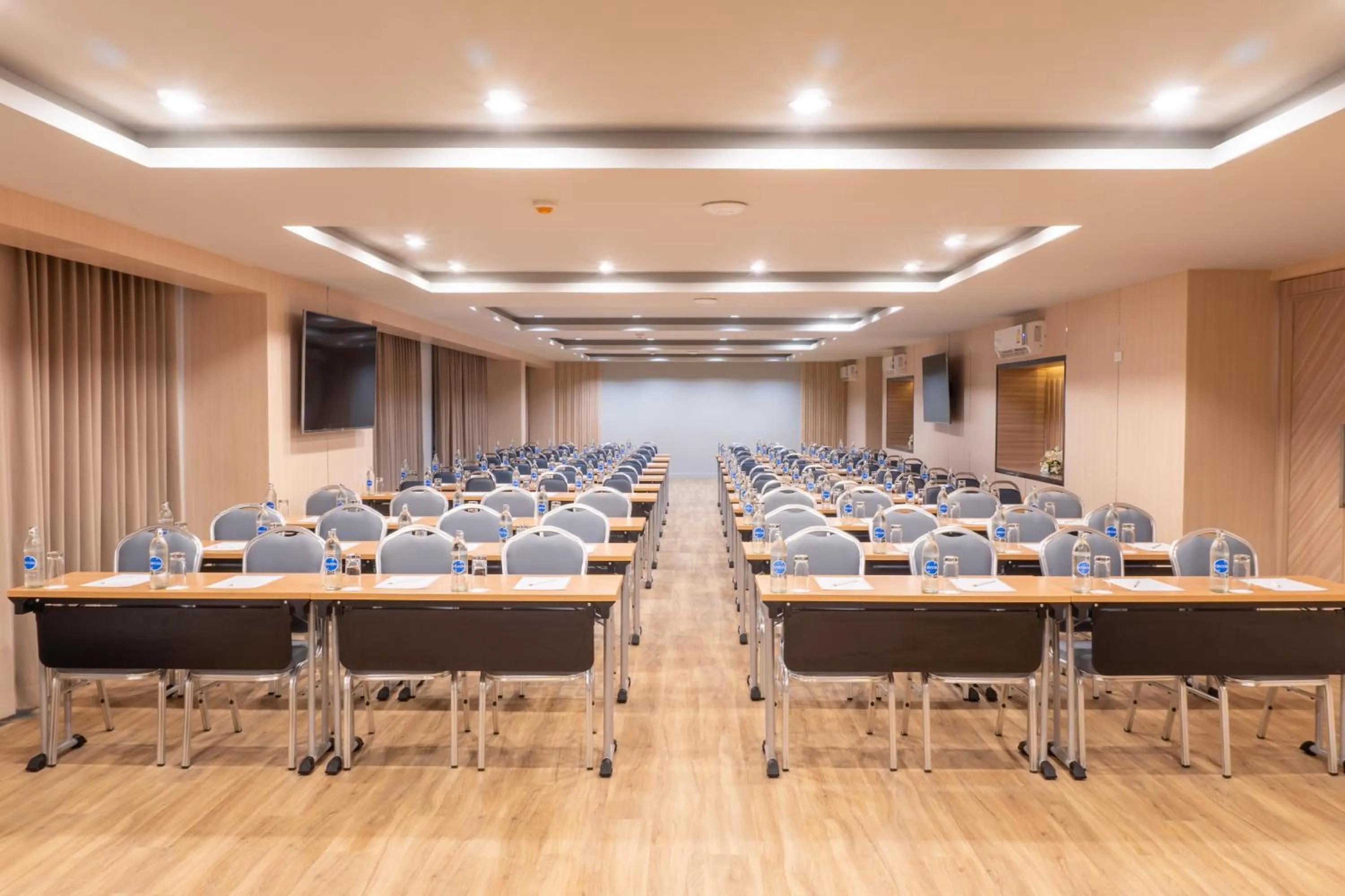 Meeting/conference room in Recenta Suite Phuket Suanluang