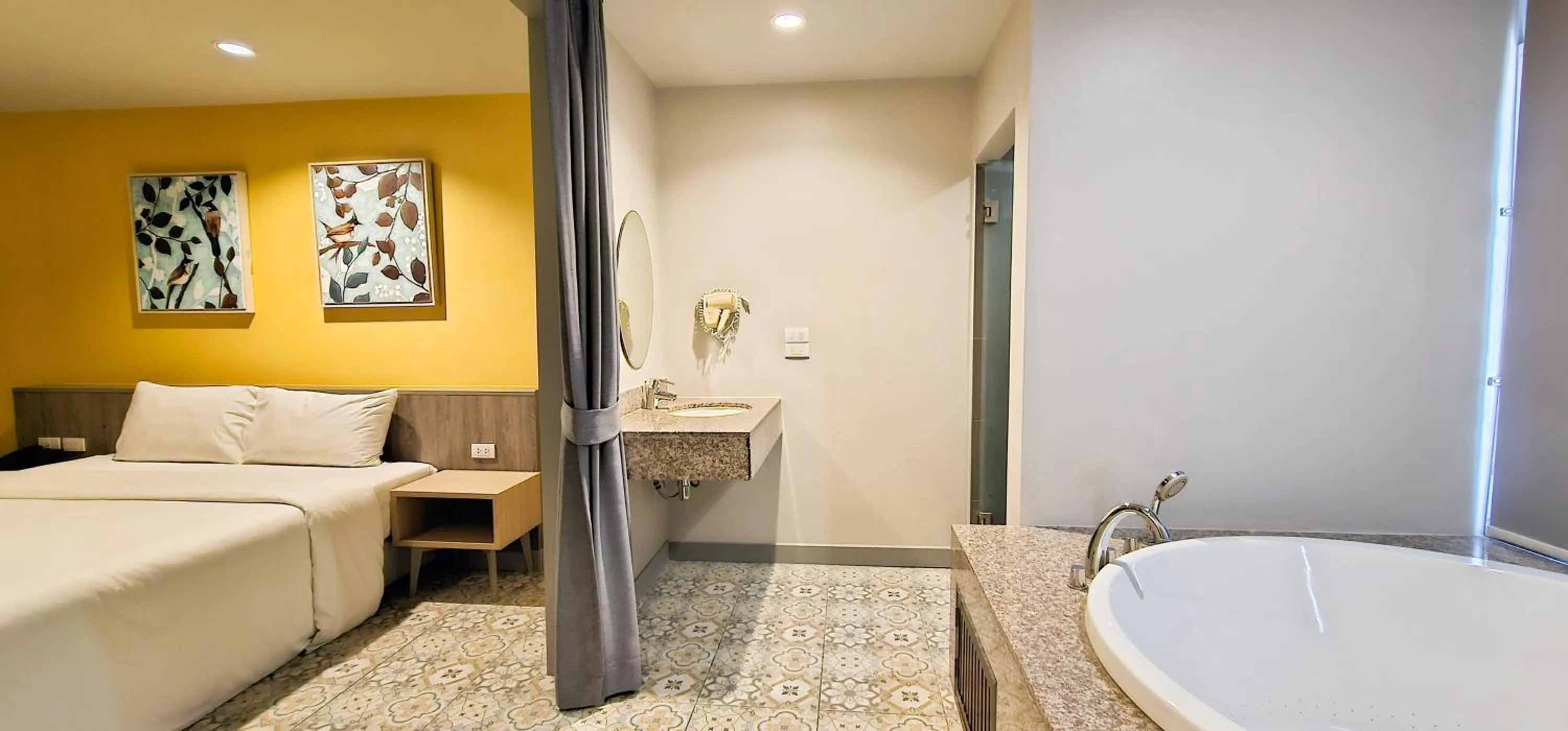 Bathroom, Bed in Recenta Suite Phuket Suanluang