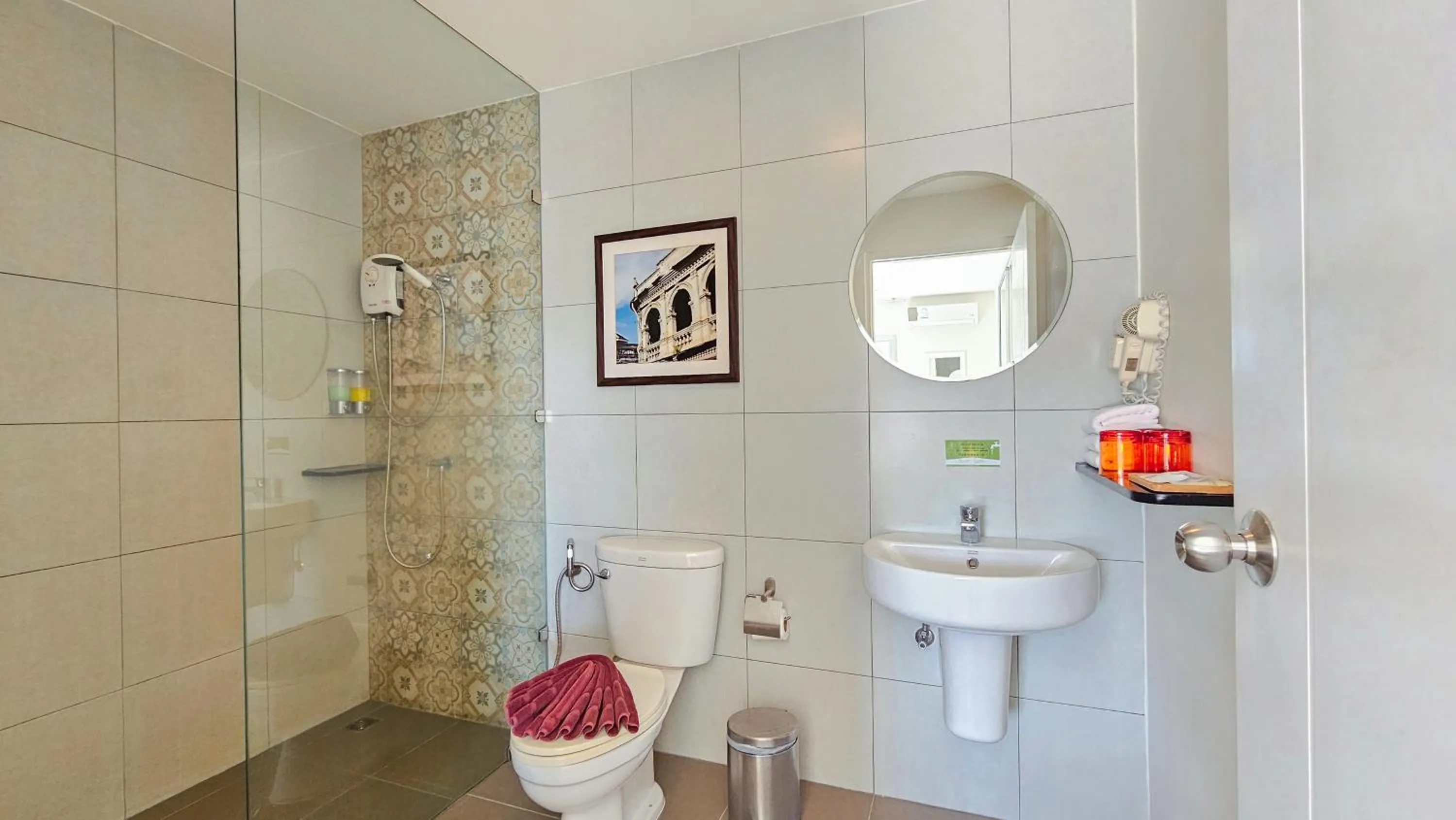 Toilet in Recenta Suite Phuket Suanluang