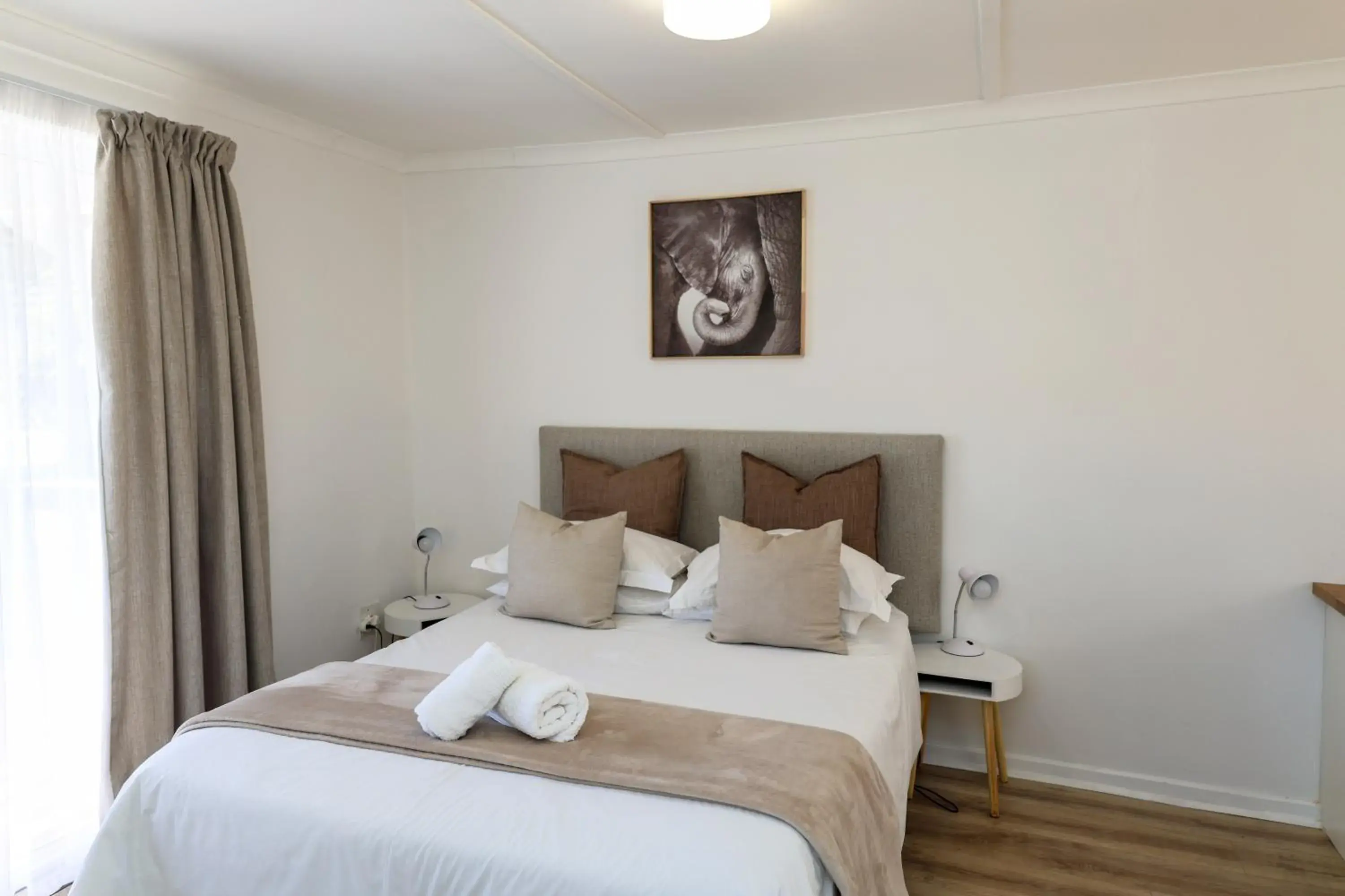 Double Room in George Lodge International Double Room in George Lodge International