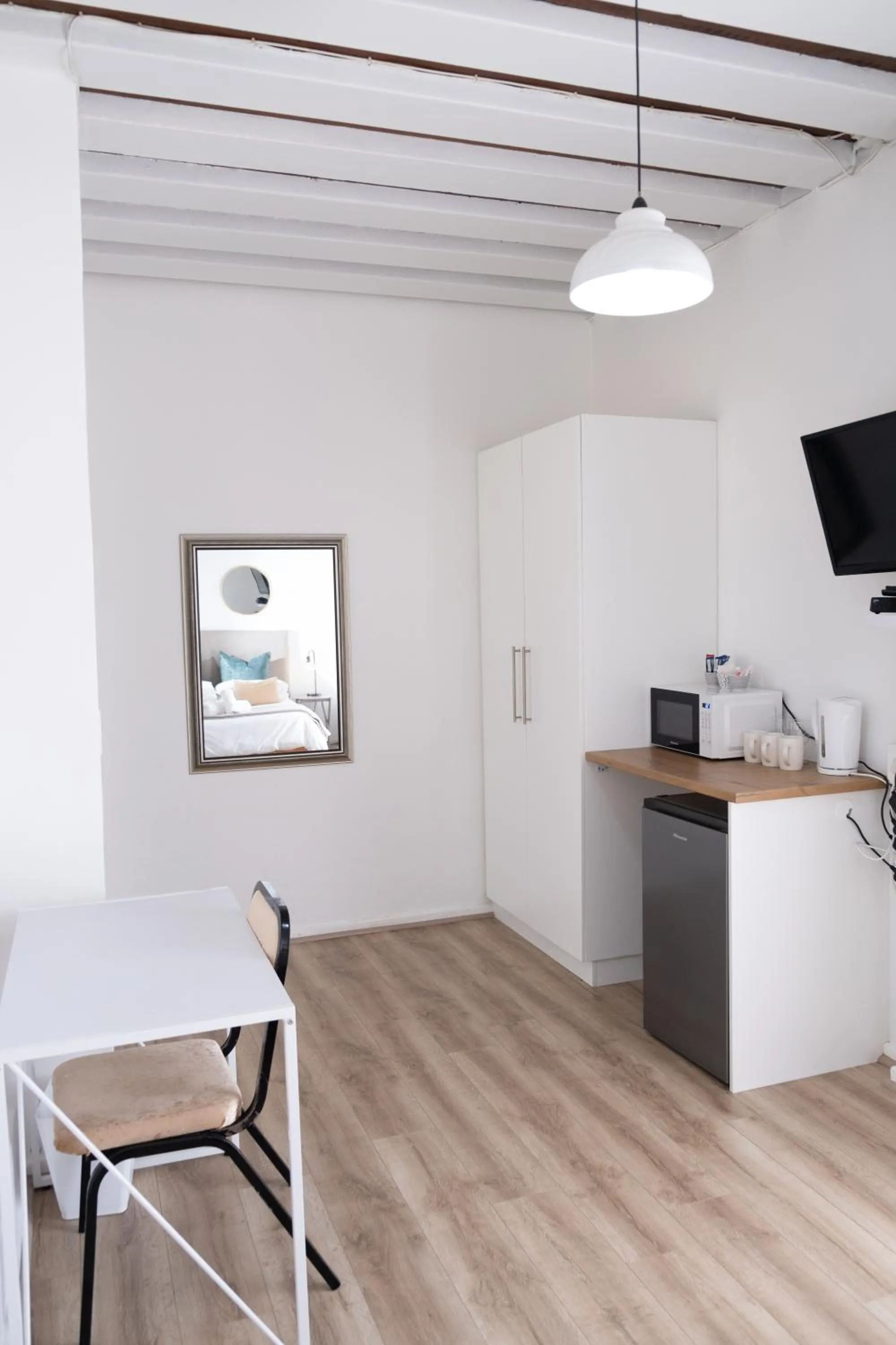 TV and multimedia in George Lodge International