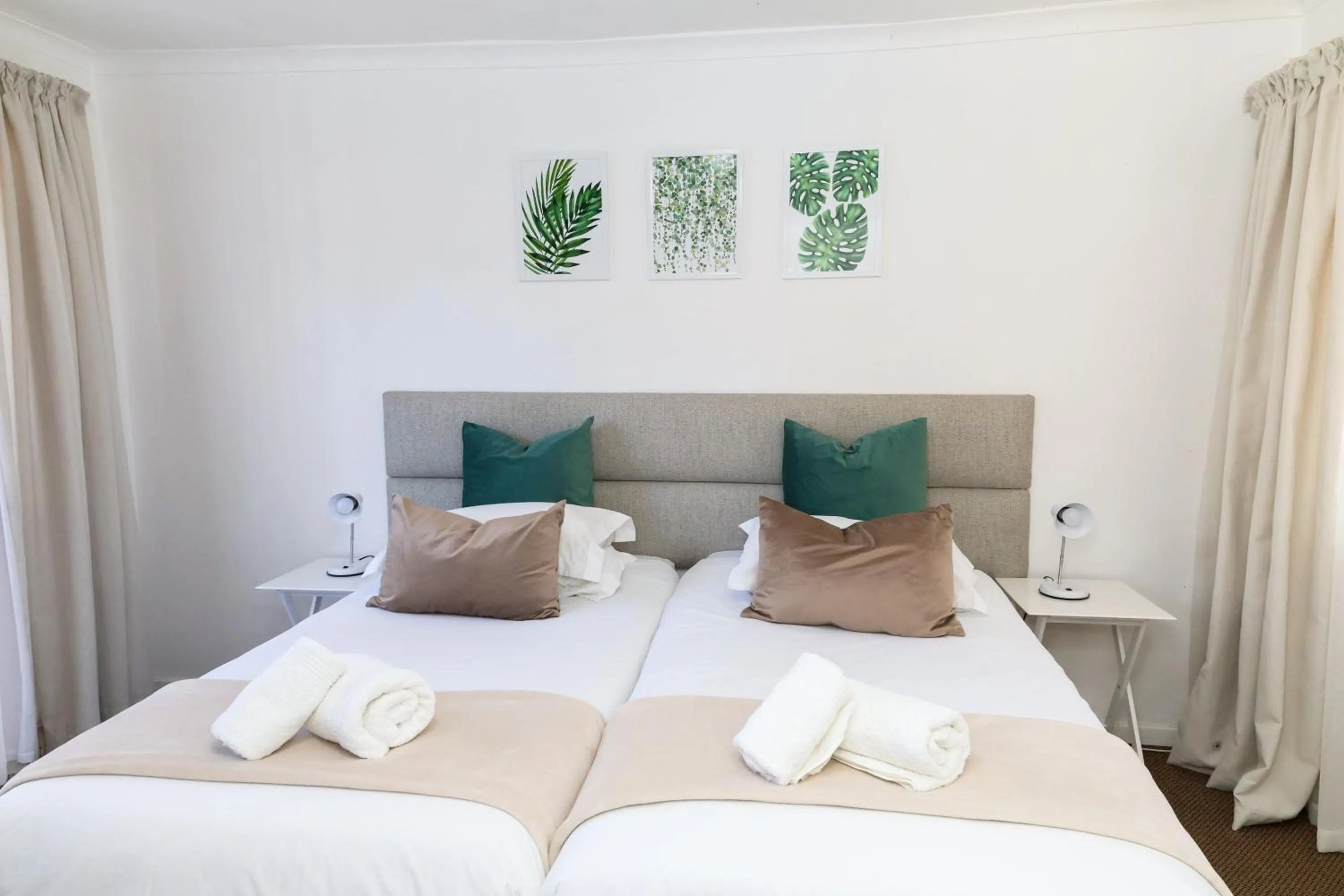 Bed in George Lodge International