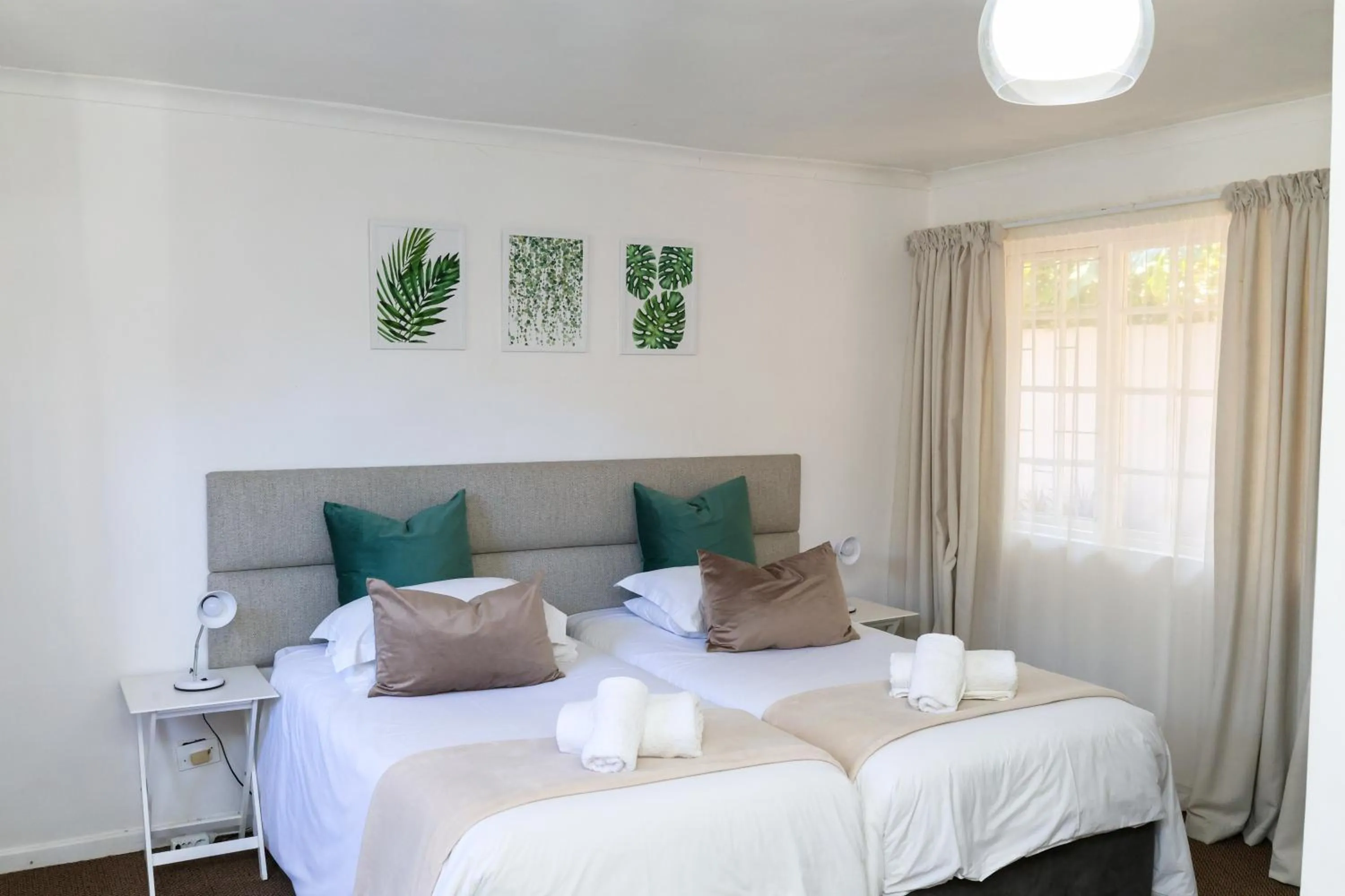 Bed in George Lodge International