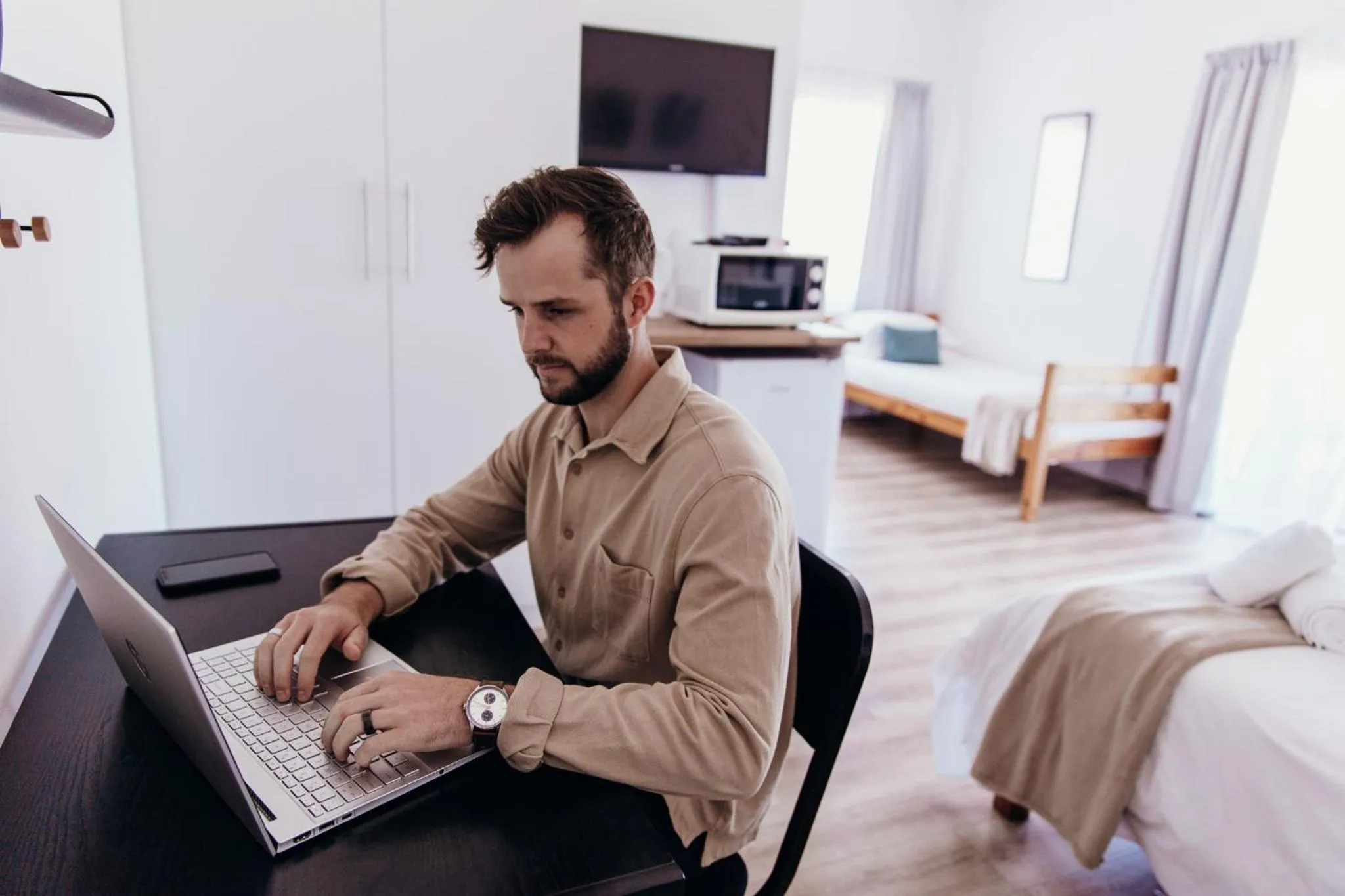 People, Bed in George Lodge International