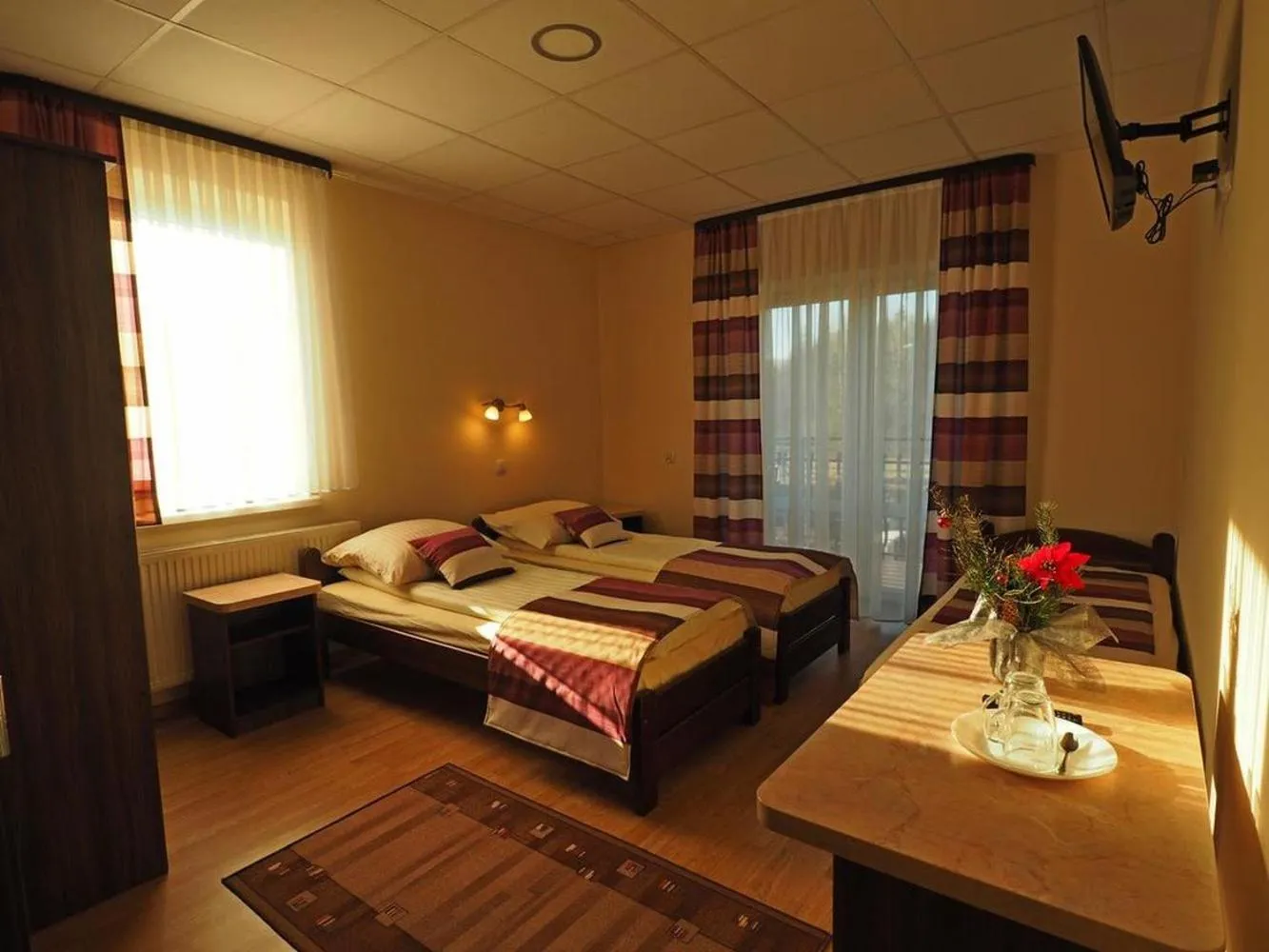 Photo of the whole room, Bed in DW Poronianka