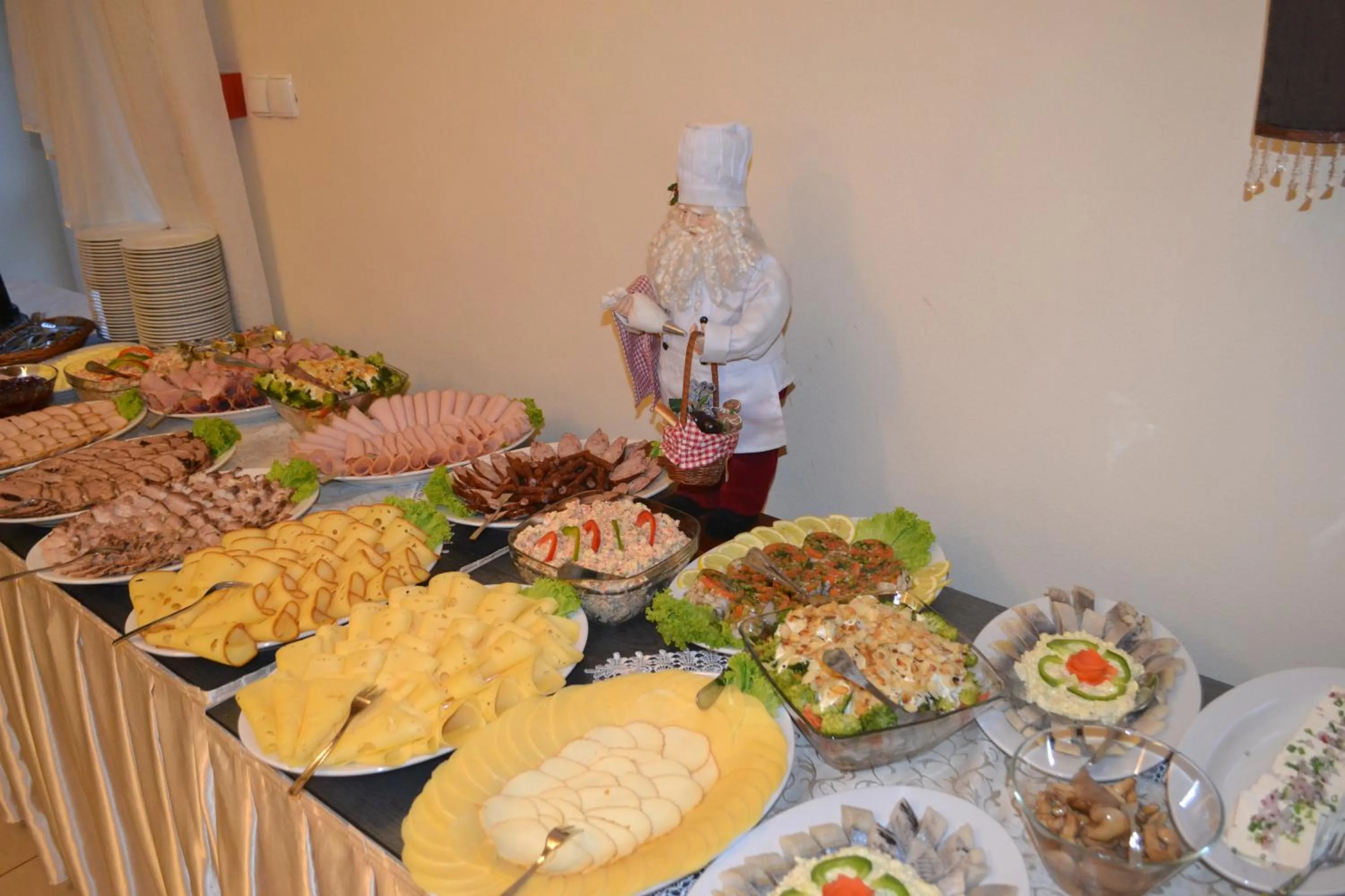 Buffet breakfast in DW Poronianka