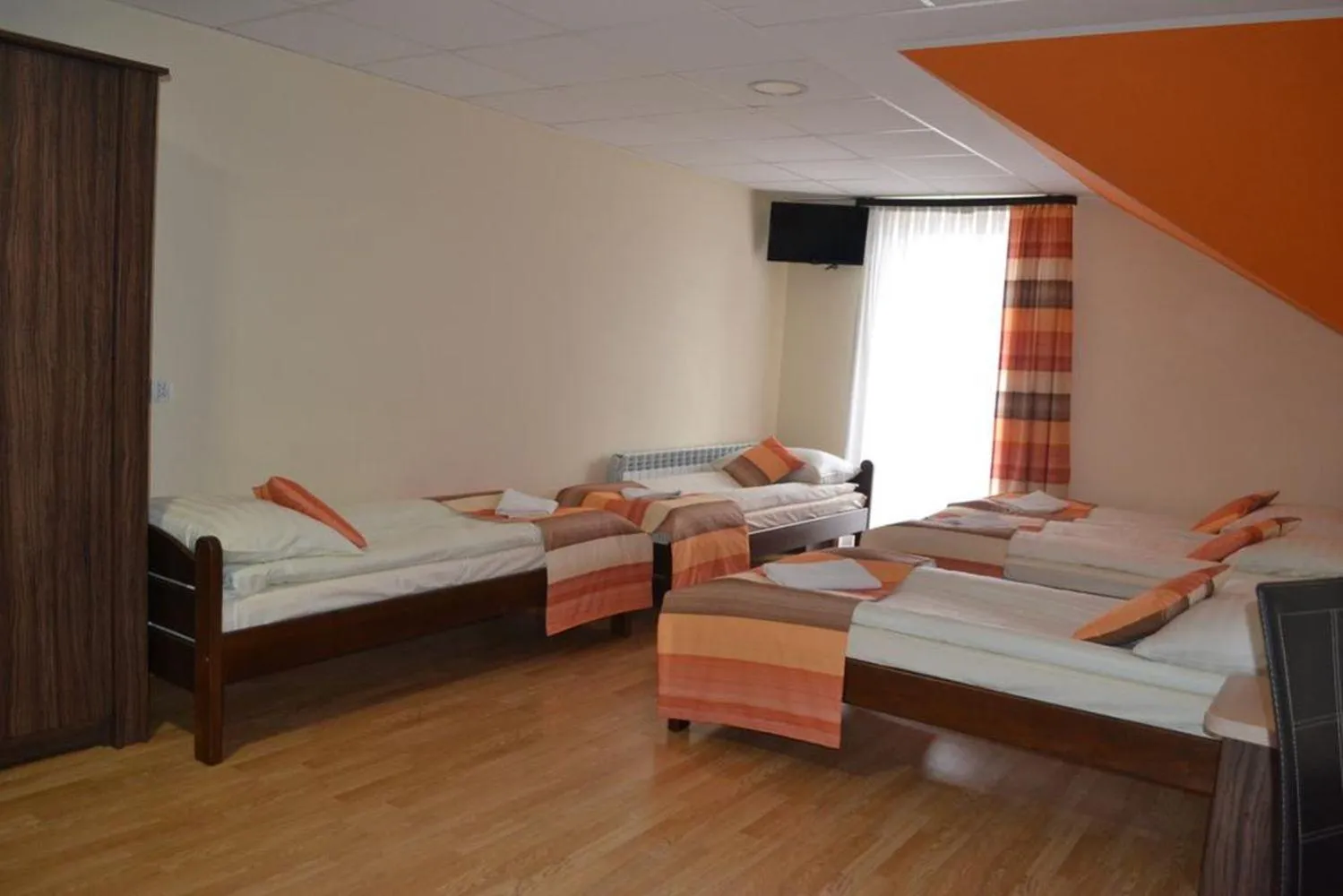 Photo of the whole room, Bed in DW Poronianka
