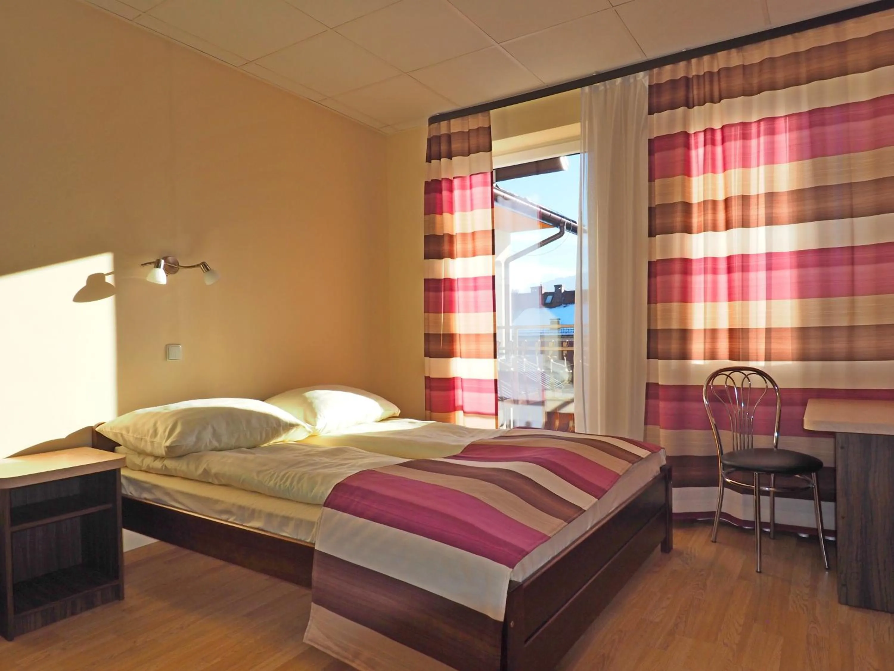 Photo of the whole room, Bed in DW Poronianka