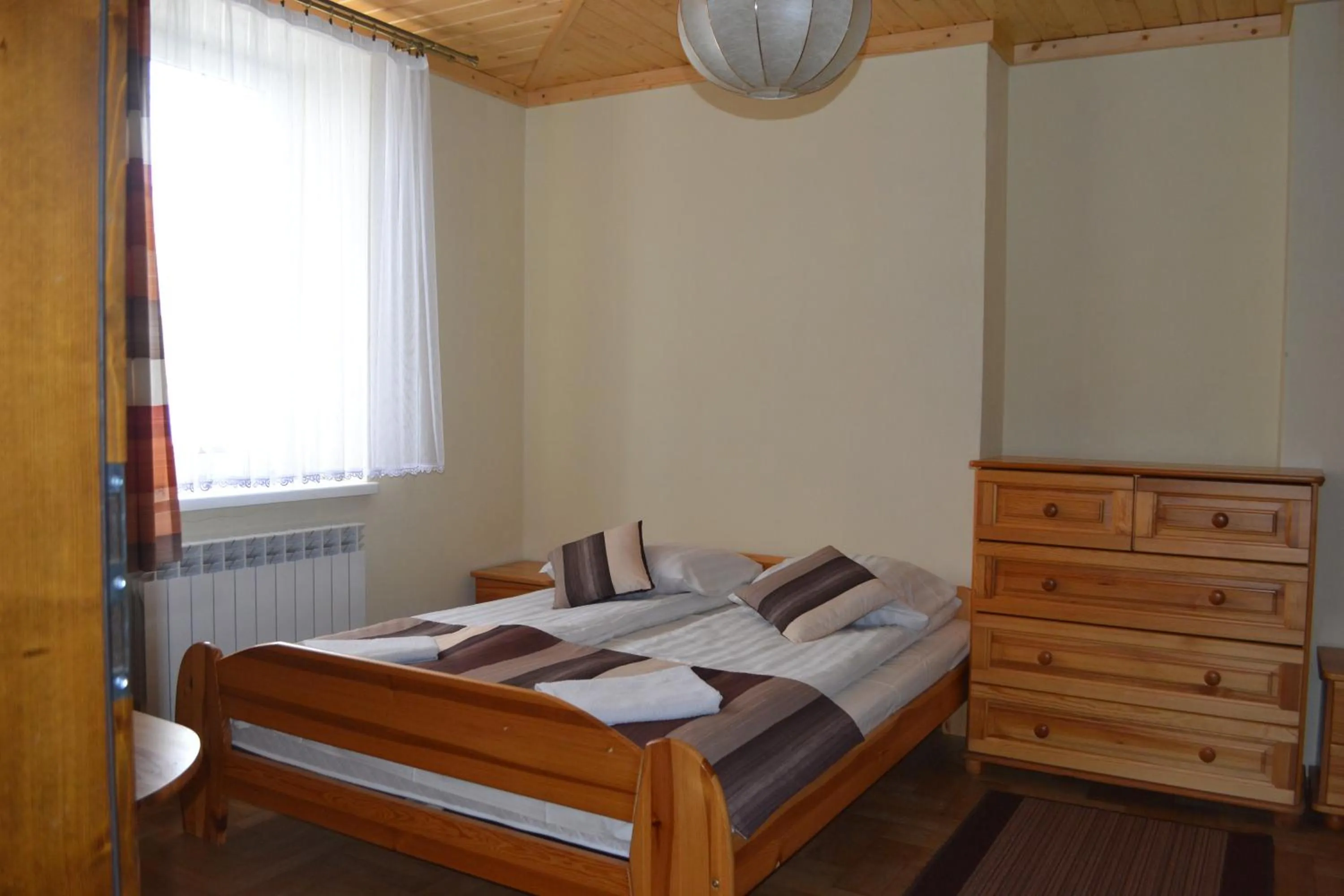 Photo of the whole room, Bed in DW Poronianka