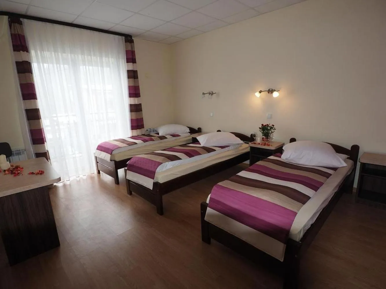 Photo of the whole room, Bed in DW Poronianka