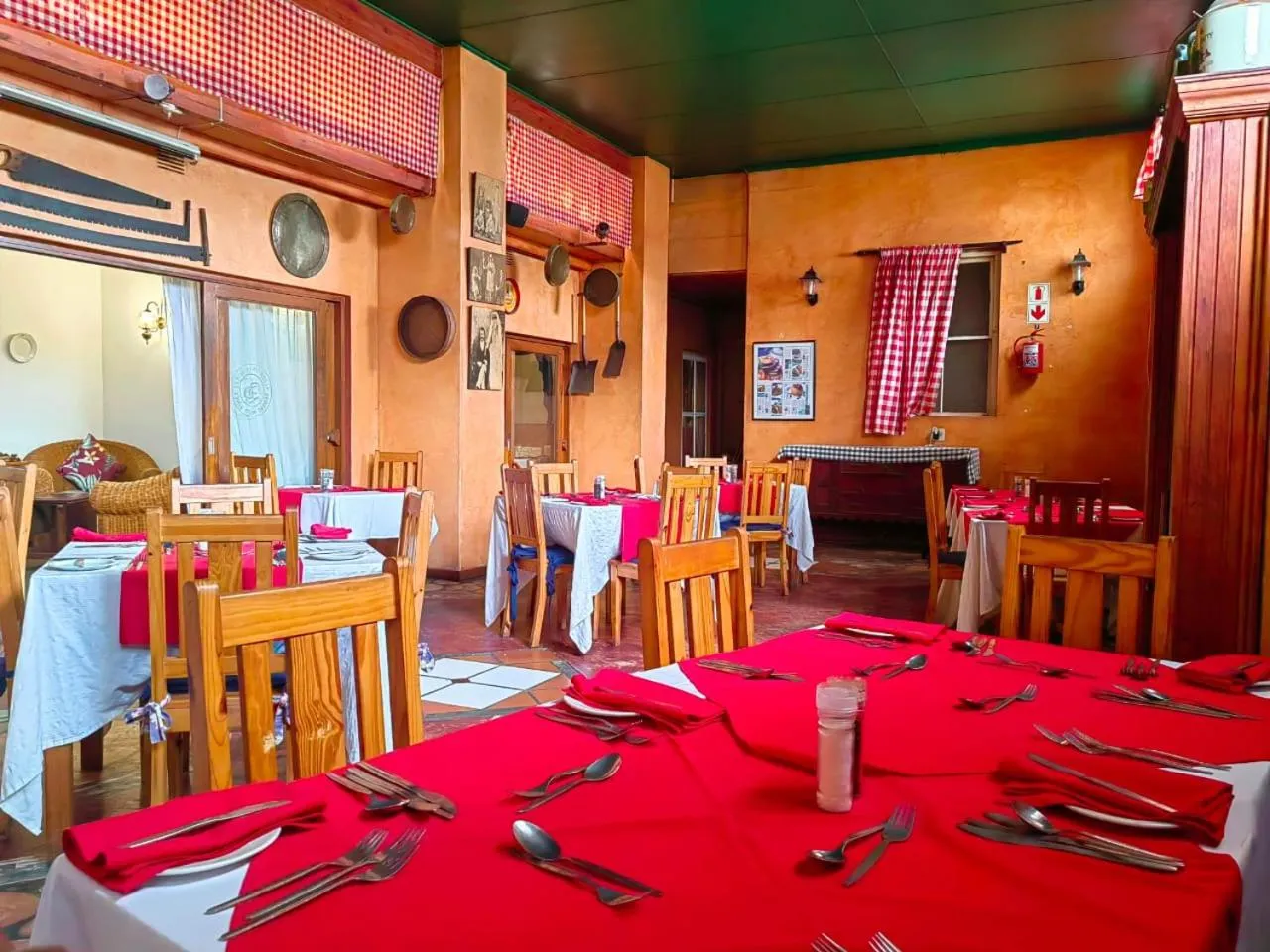 Restaurant/places to eat in Albertinia Hotel