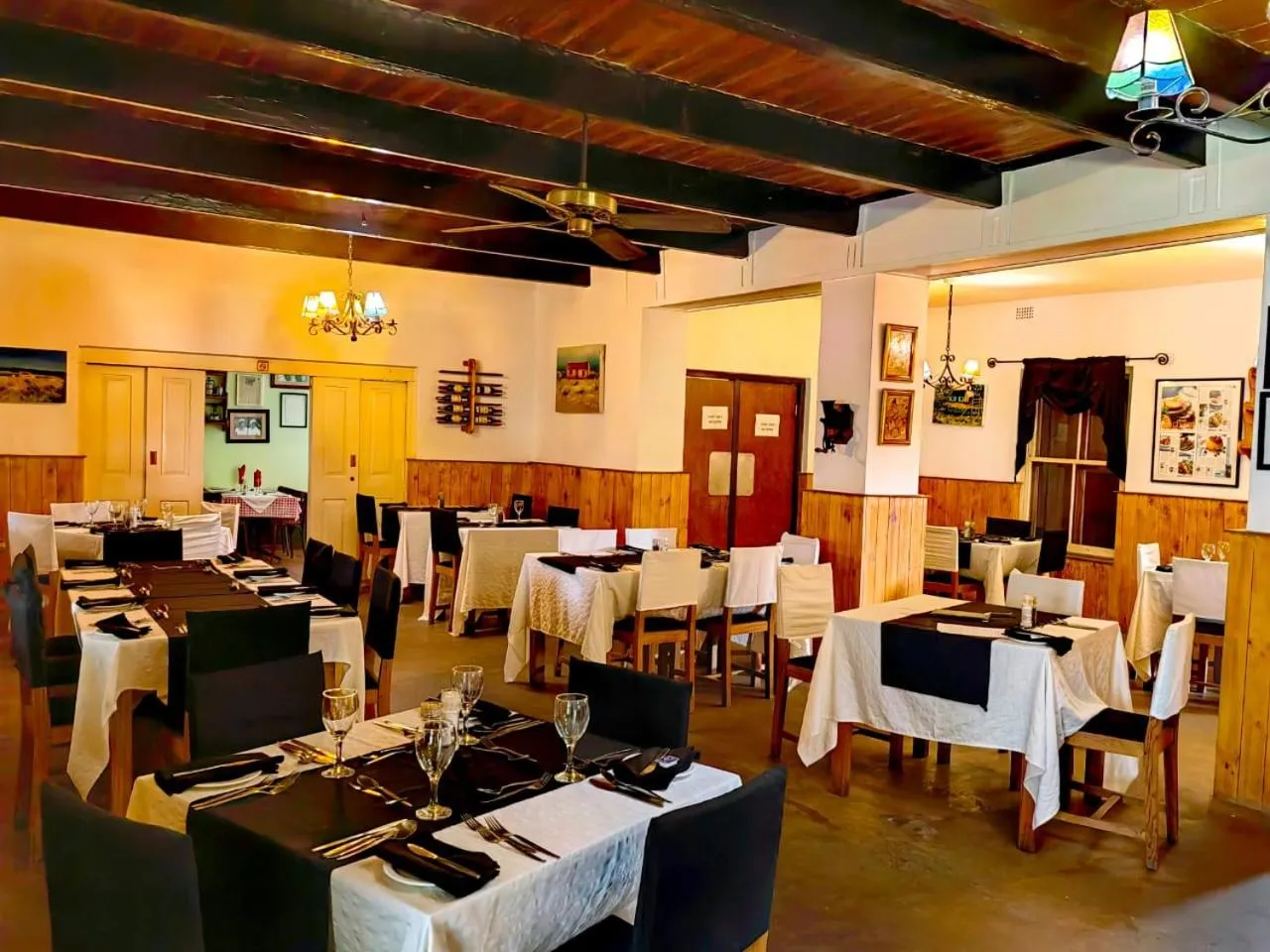 Restaurant/places to eat in Albertinia Hotel